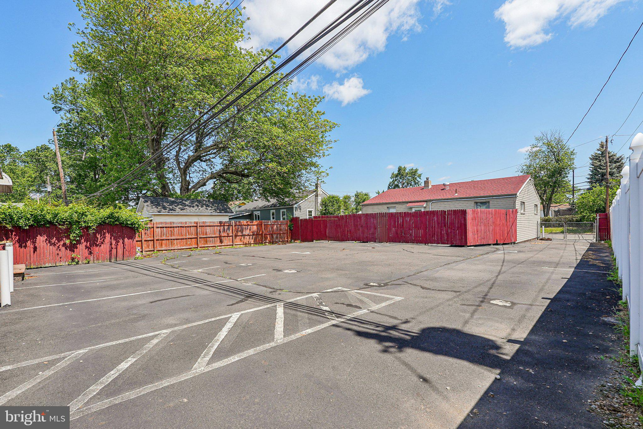 GREEN LANE - Commercial Sale