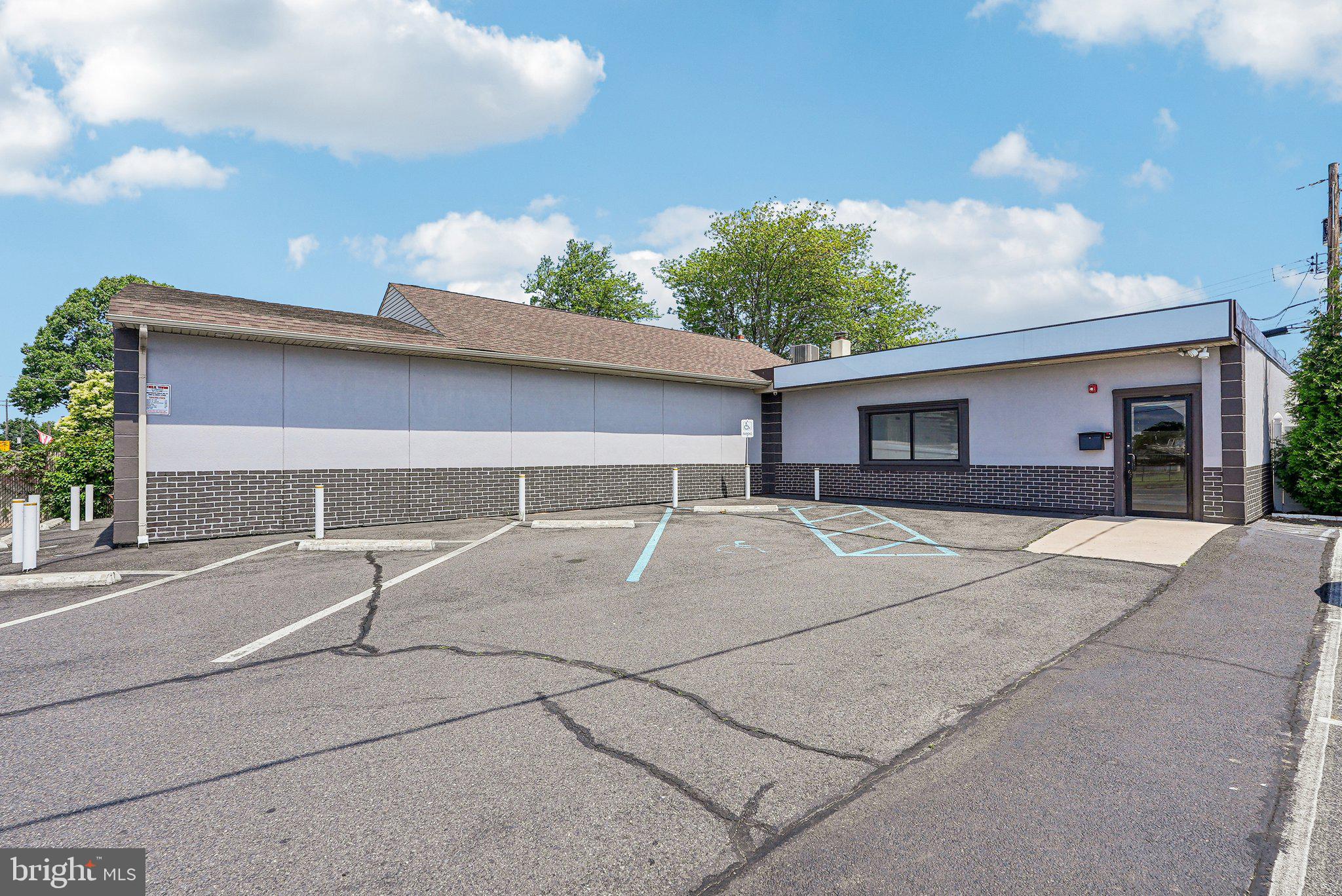 GREEN LANE - Commercial Sale