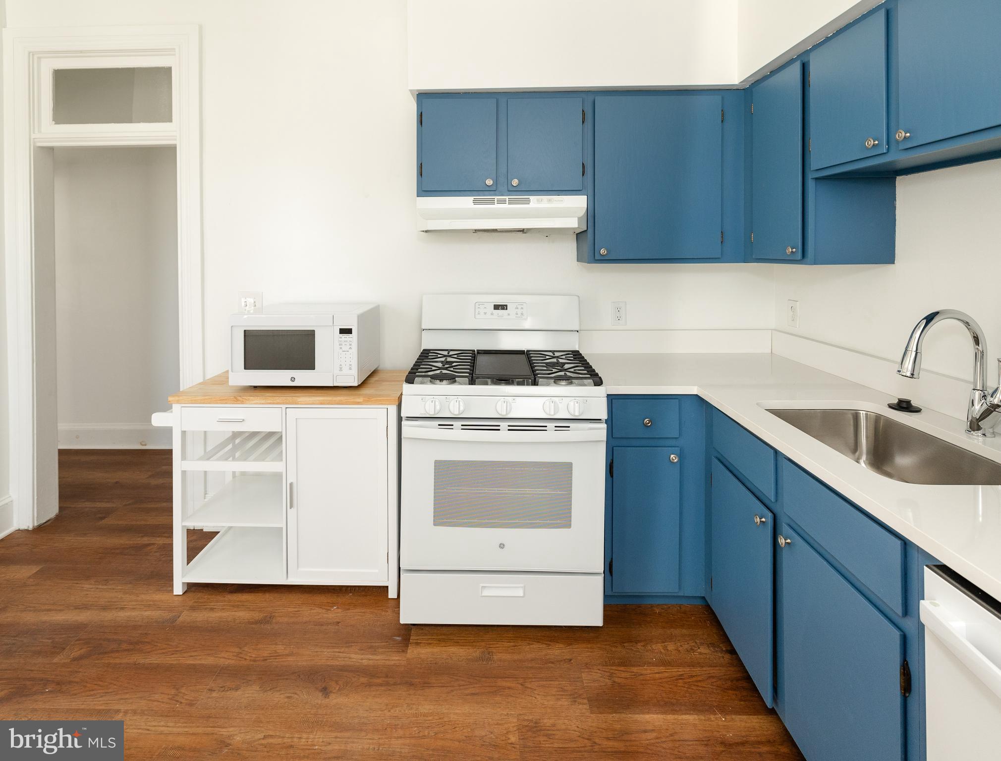 HOLLINS MARKET - Residential Lease