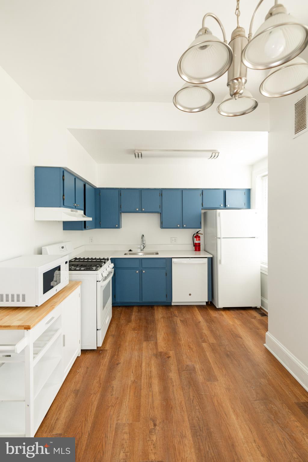 HOLLINS MARKET - Residential Lease