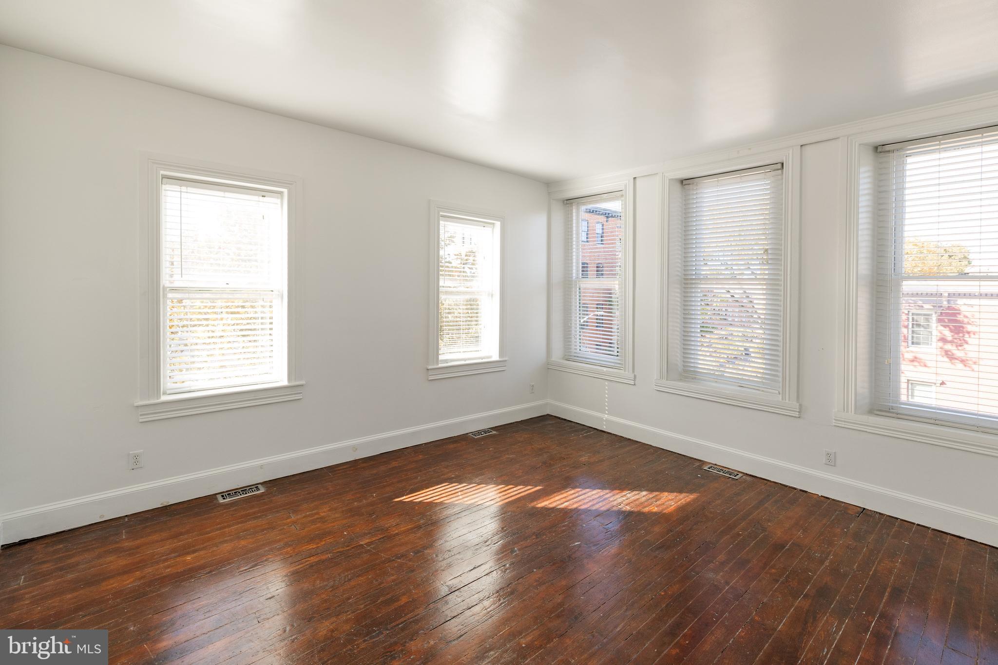 HOLLINS MARKET - Residential Lease