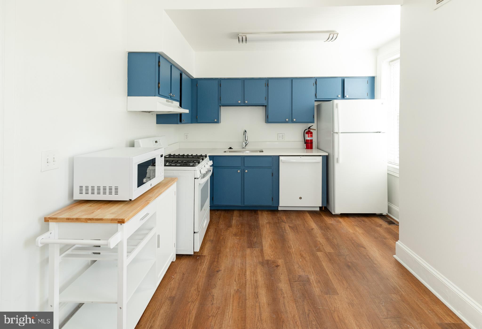 HOLLINS MARKET - Residential Lease