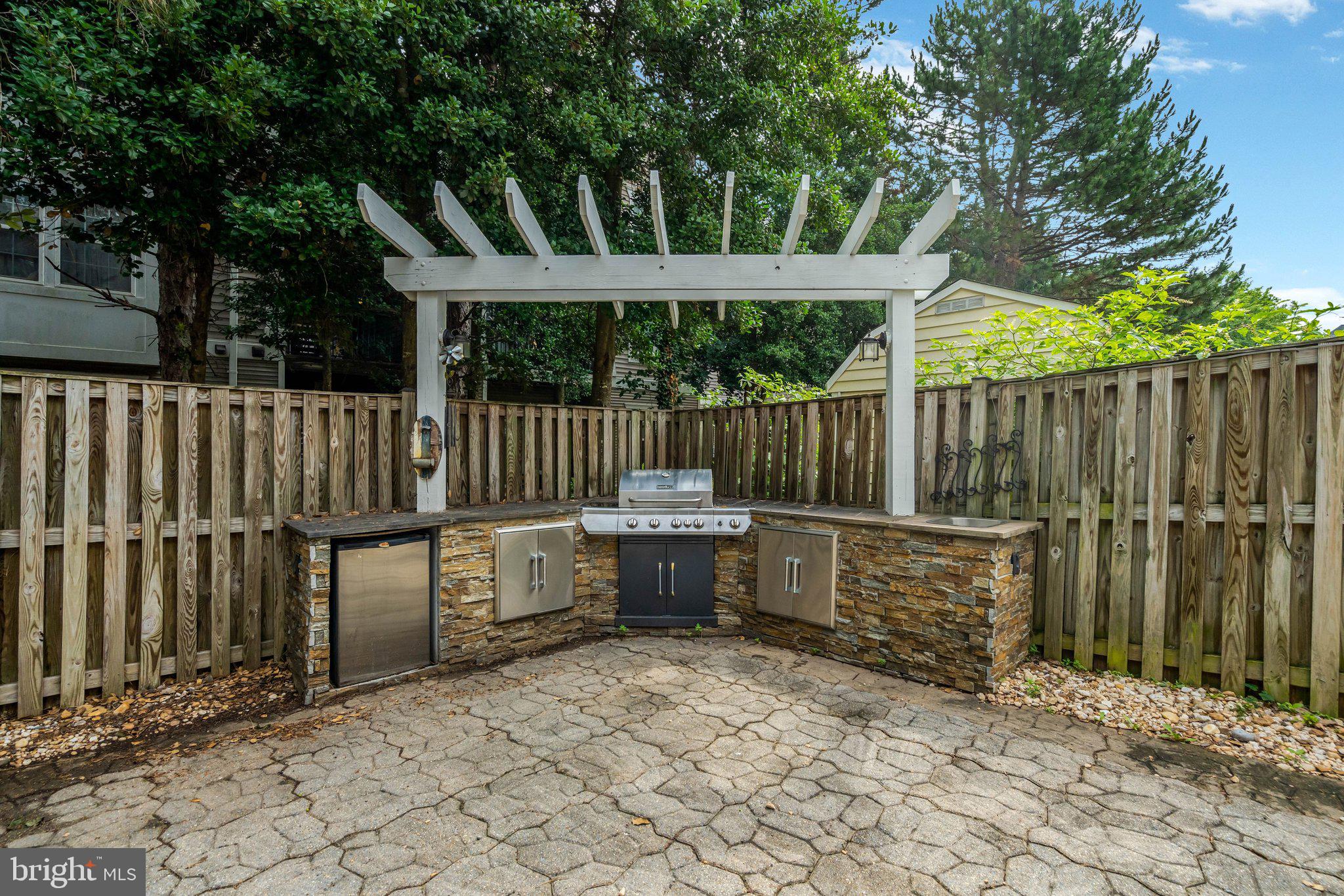 ROCKLAND VILLAGE - Residential