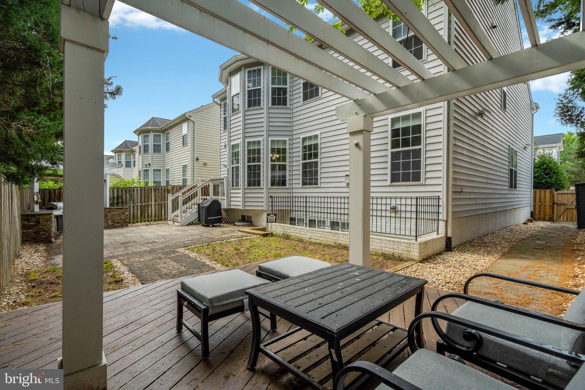 ROCKLAND VILLAGE - Residential