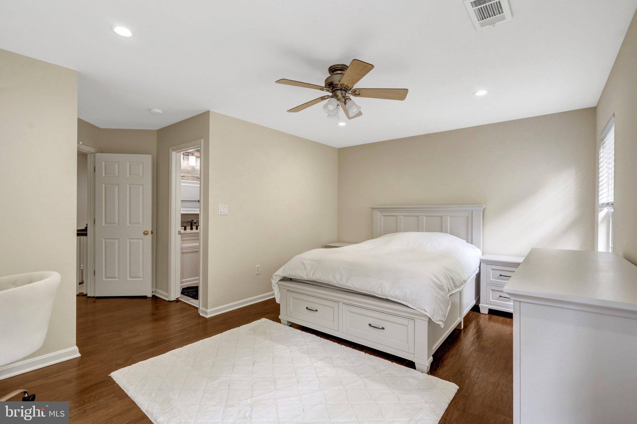 ROCKLAND VILLAGE - Residential