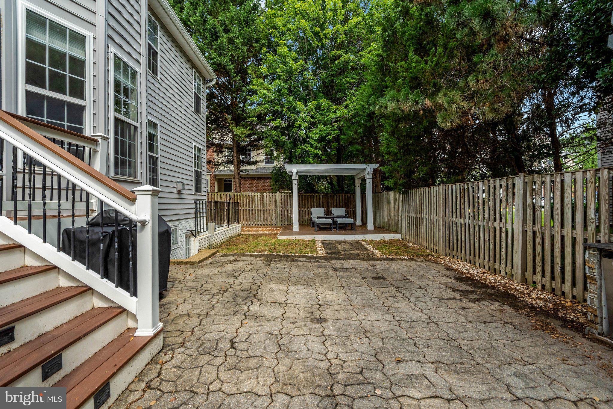 ROCKLAND VILLAGE - Residential