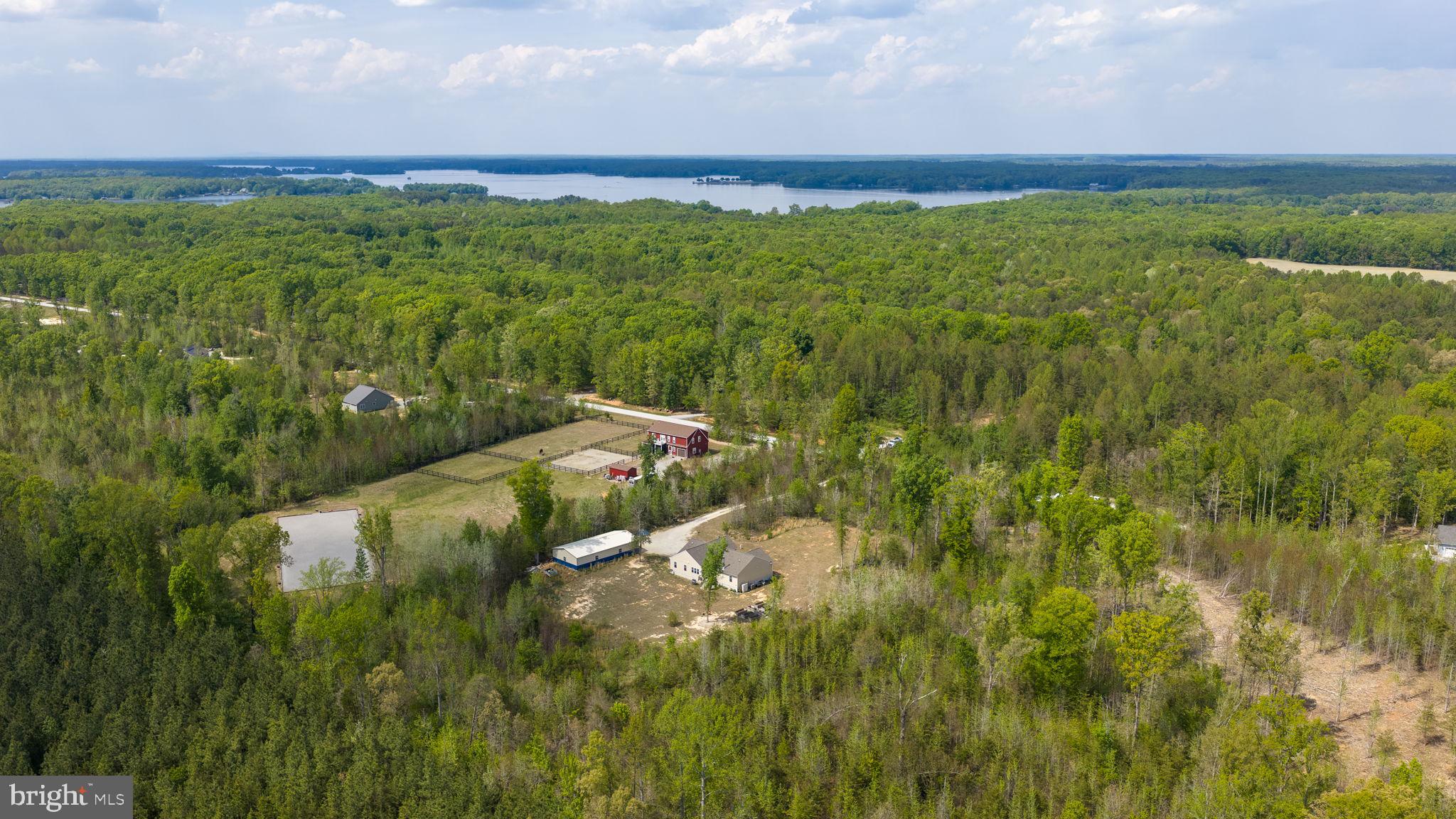 EQUESTRIAN LANDING - Residential