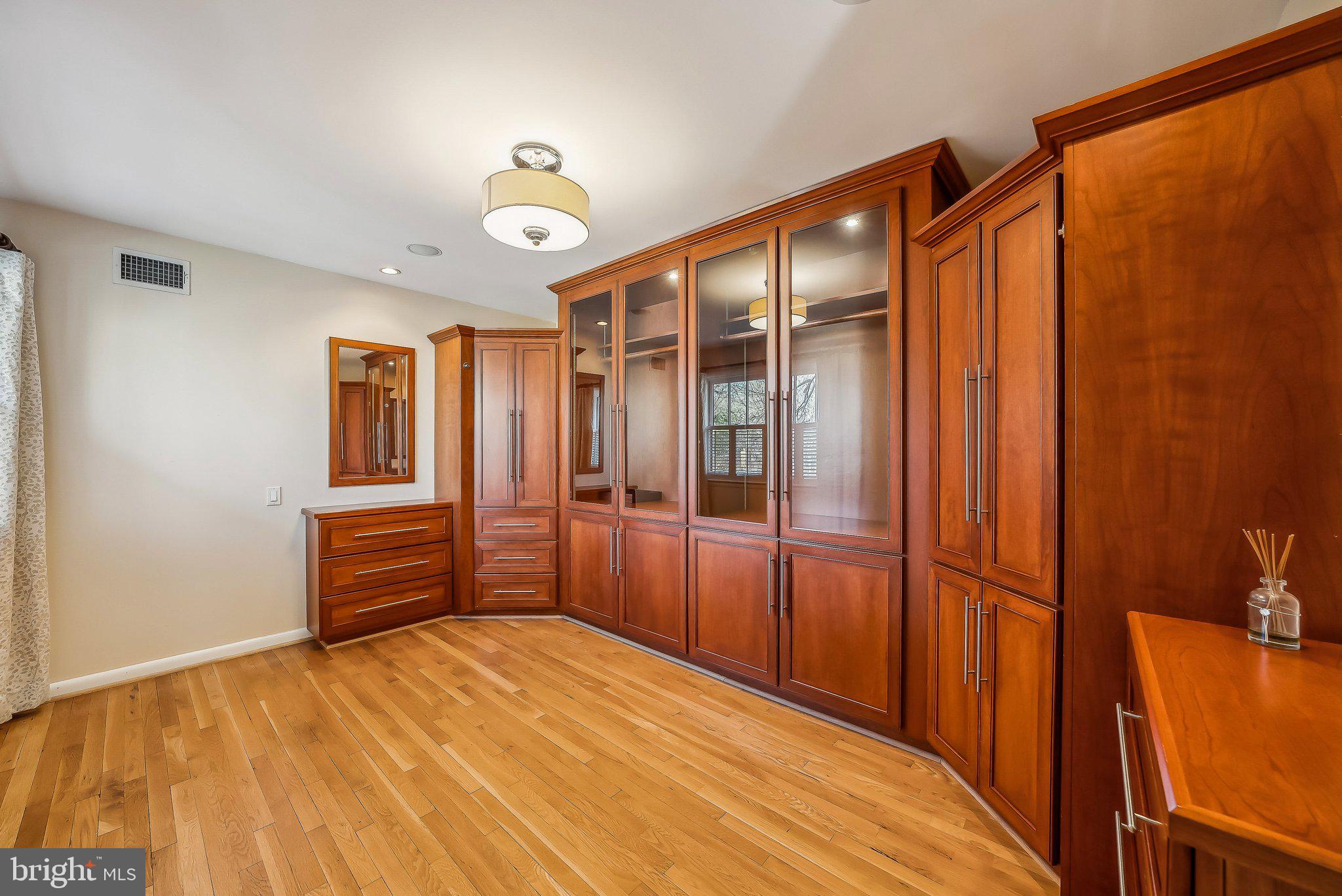 CHAIN BRIDGE HEIGHTS - Residential