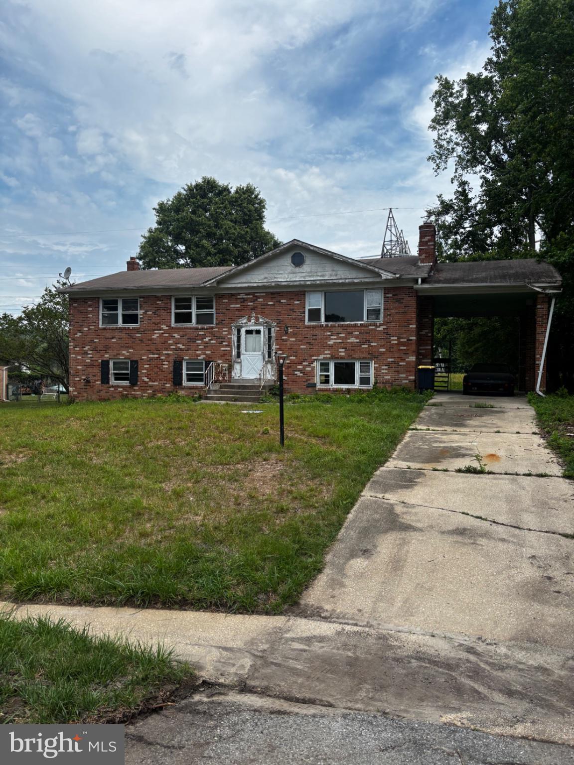 INVESTOR SPECIAL-MAJOR RENOVATION NEEDED-ALL CASH AS-IS  Seller reserves the right to accept or reject all 
offers.
Needs roof, drywall repair, new bathrooms, new kitchen, new windows, new flooring-TOTAL REHAB.
ALL OFFERS DUE BY MONDAY JULY 13th by 4:00PM
Enter at own risk / mask suggested