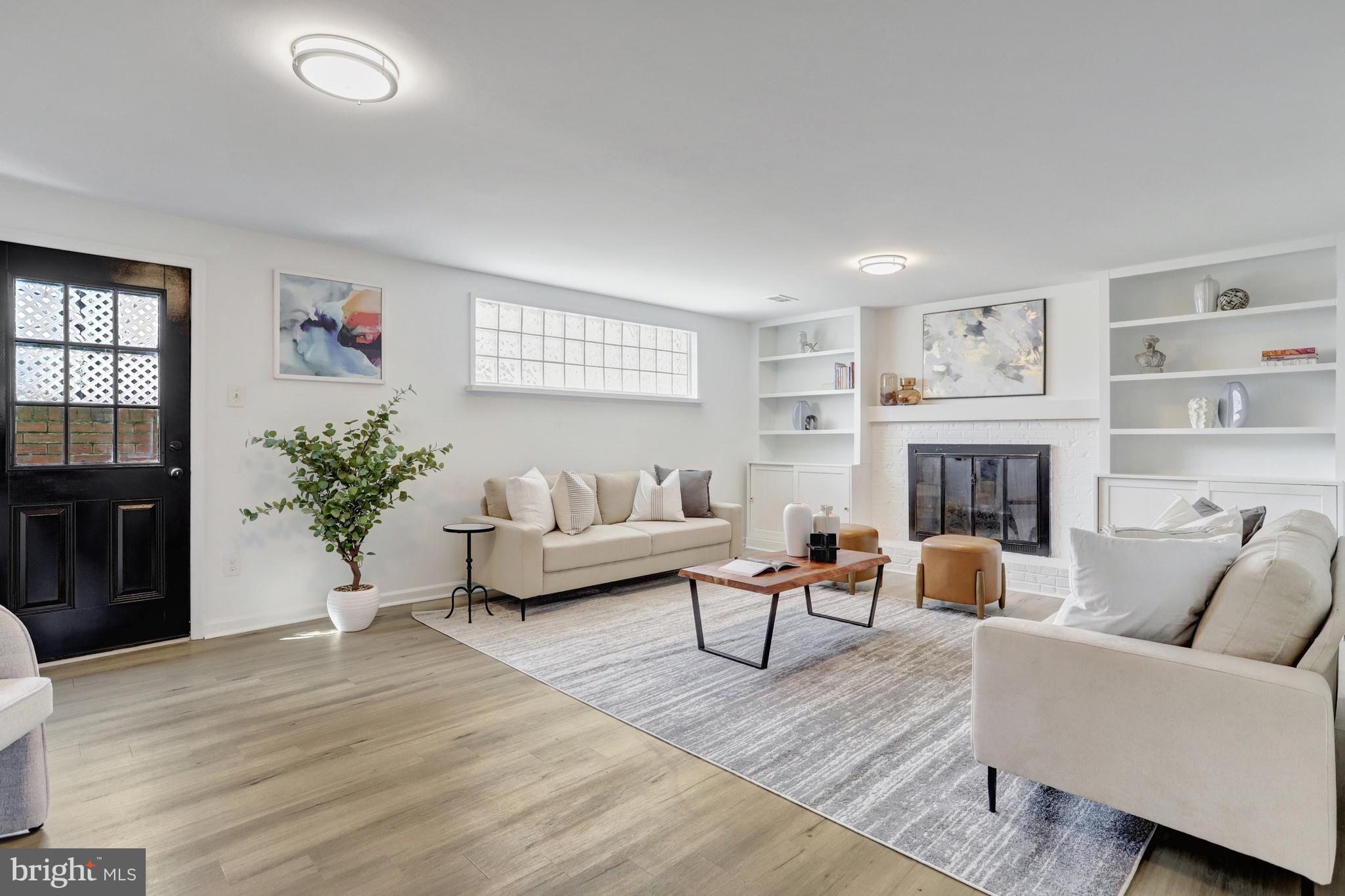 RIVERSIDE ESTATES - Residential