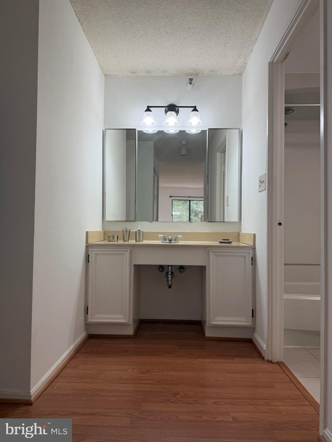 LEISURE WORLD - Residential