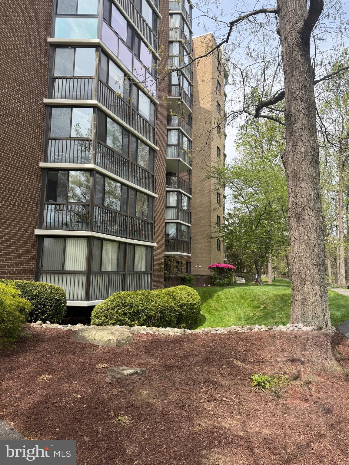 LEISURE WORLD - Residential