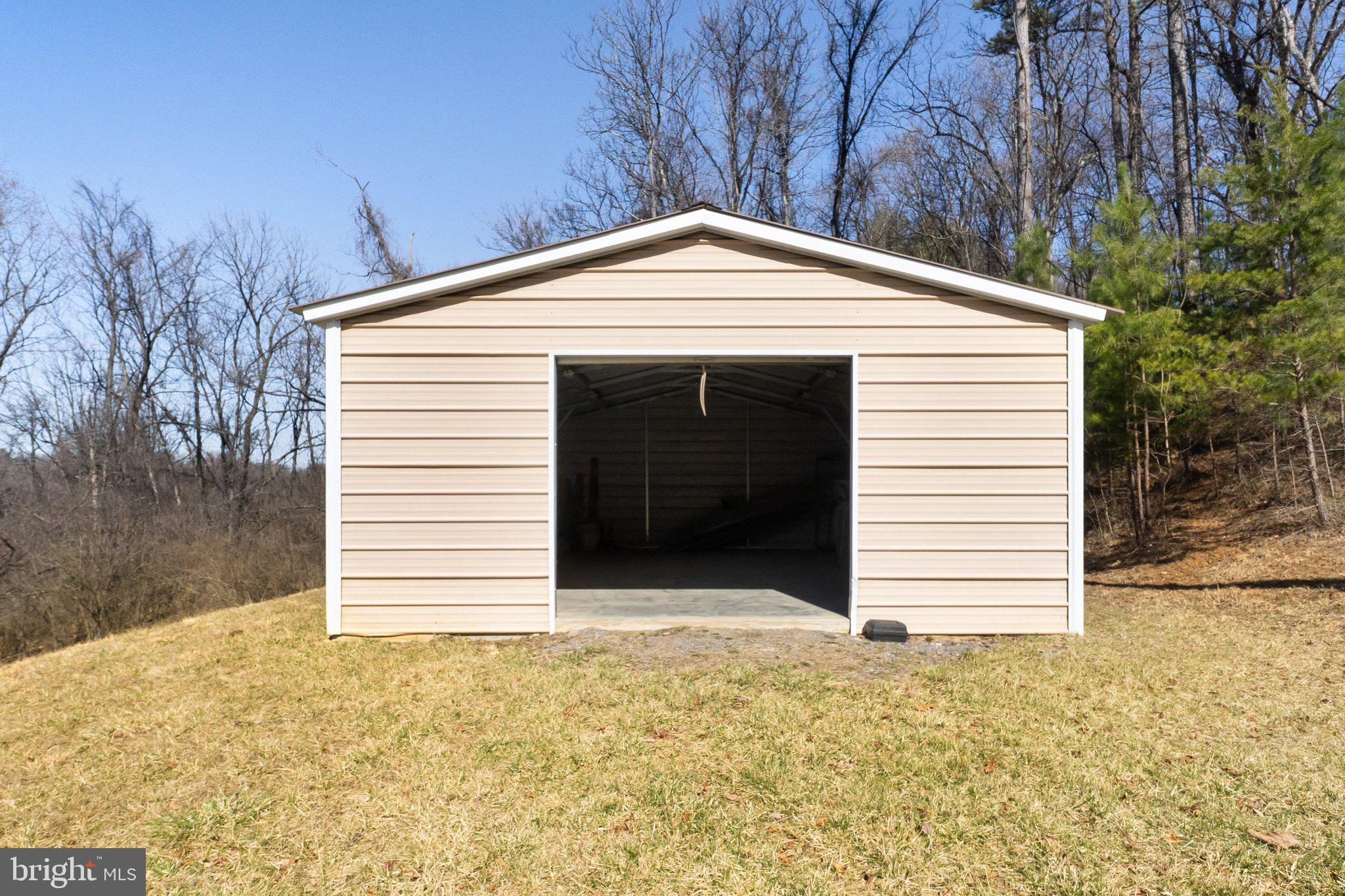 GIBSON BOTTOM - Residential