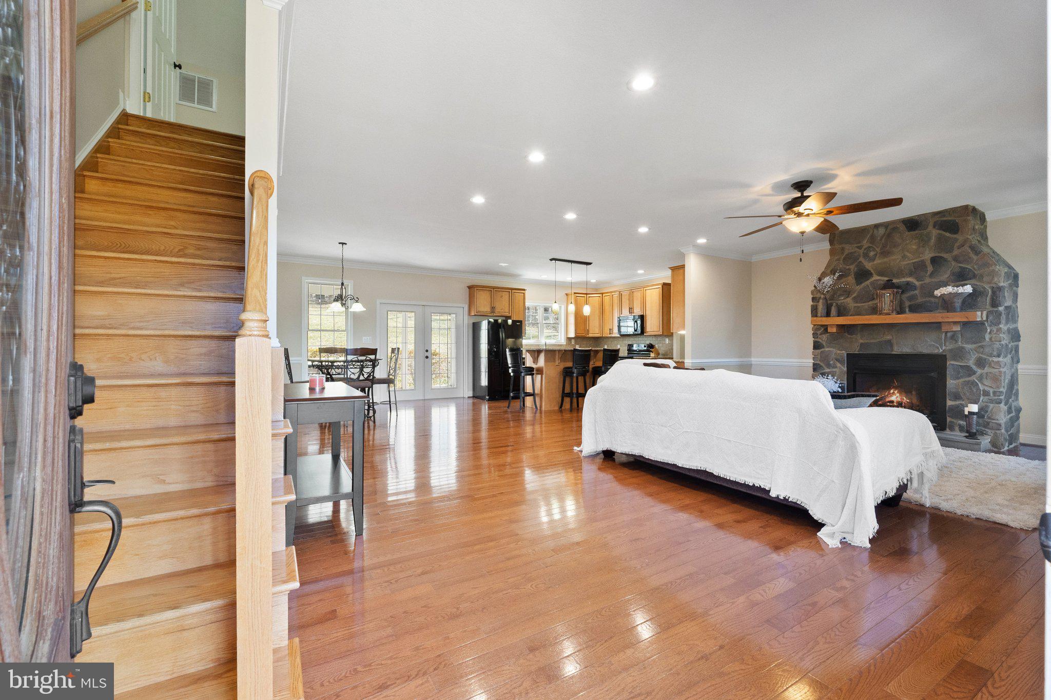 GIBSON BOTTOM - Residential