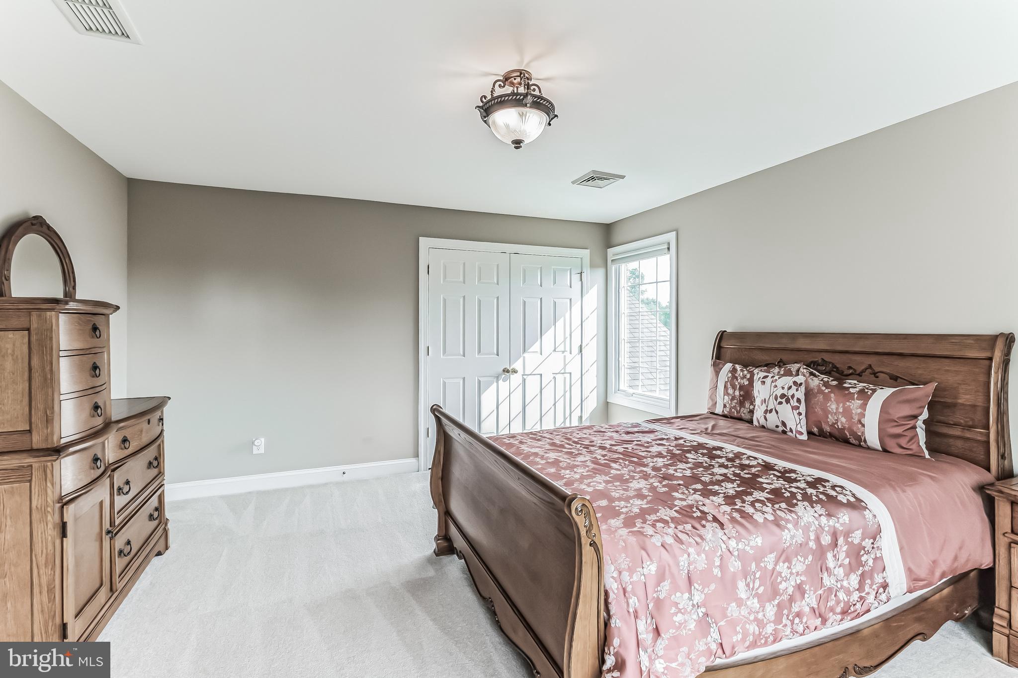 FOULKE MANOR - Residential