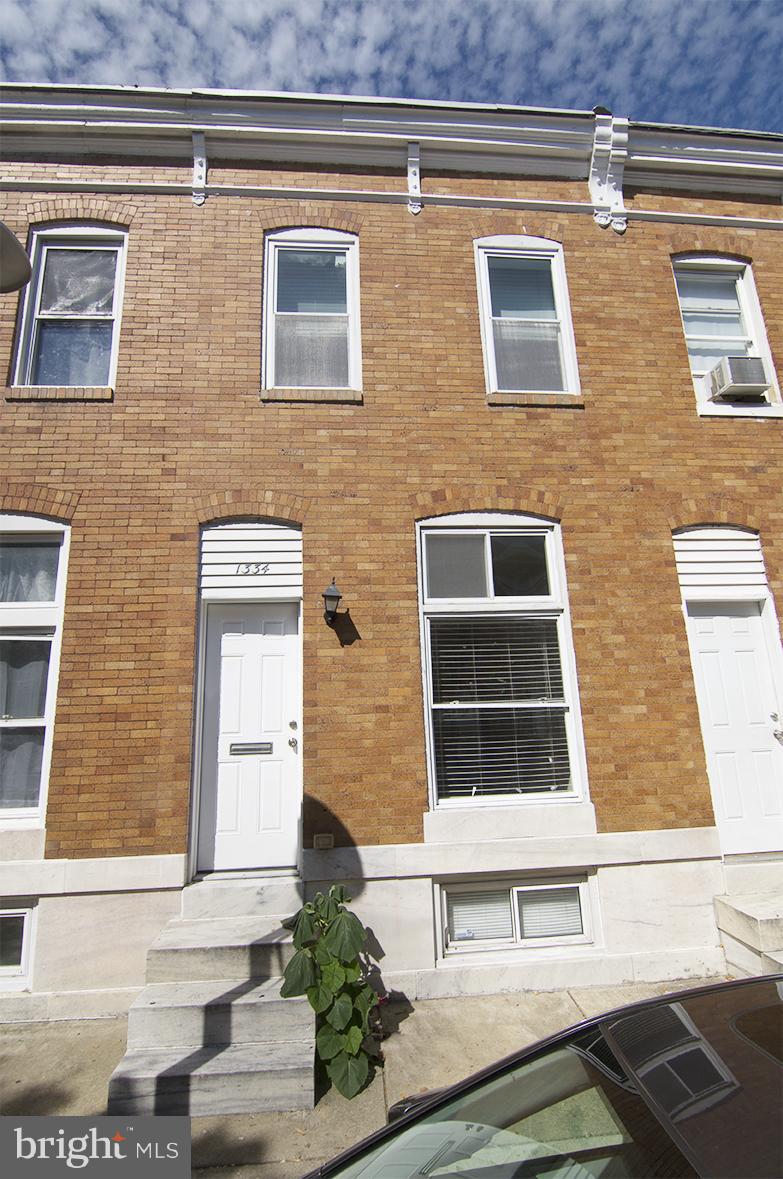 Located just steps from active Carroll Park. Wonderful renovated bright home w/ hardwood floors throughout, open concept first floor, white kitchen with ceramic counter top. 2nd level offers two spacious bedrooms on each end of the house and center family room under skylight and full bathroom. Finished lower level with laundry and flush. Convenient to I95,695, Inner Harbor & transportation.