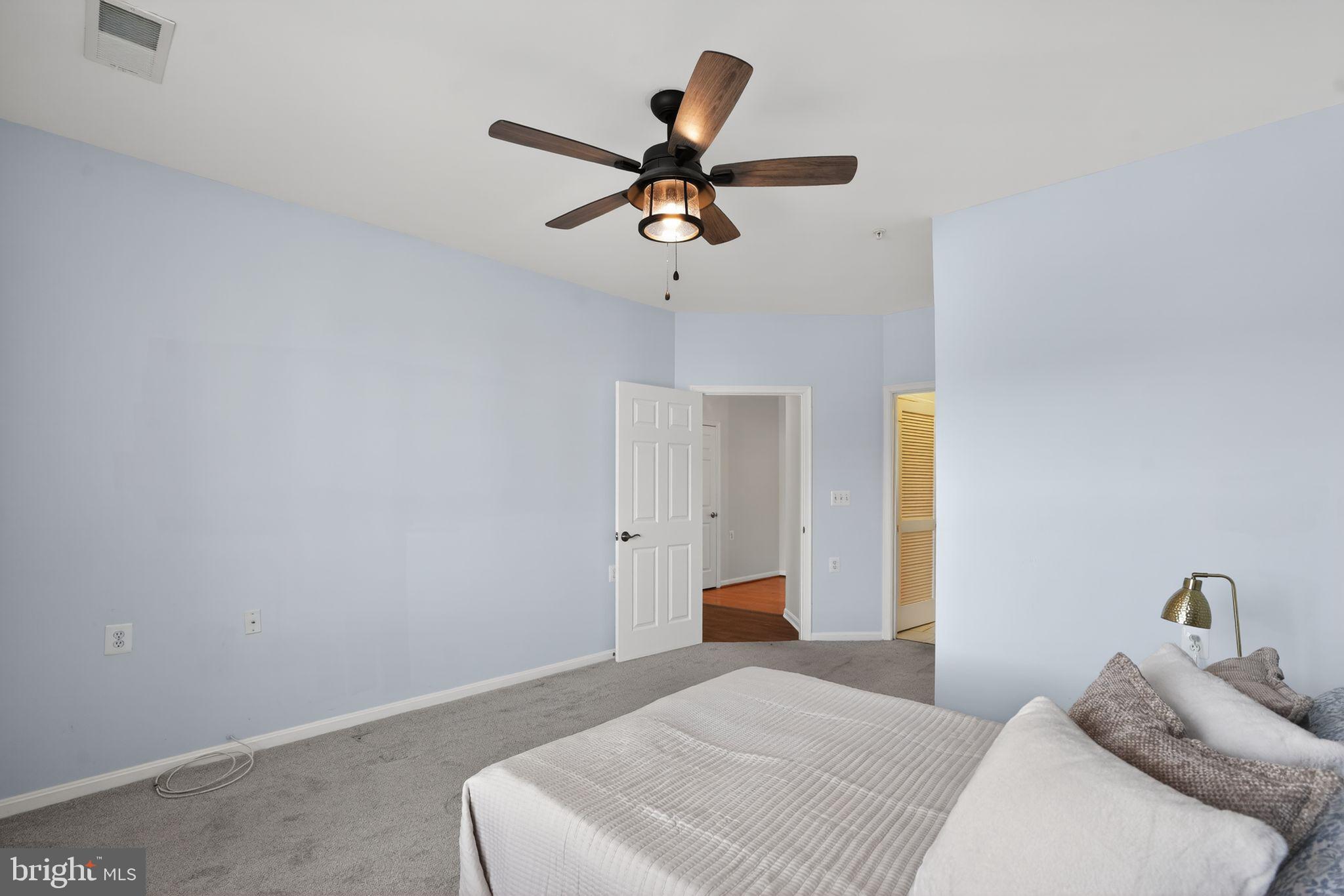 CAMERON GROVE CONDO IV> - Residential