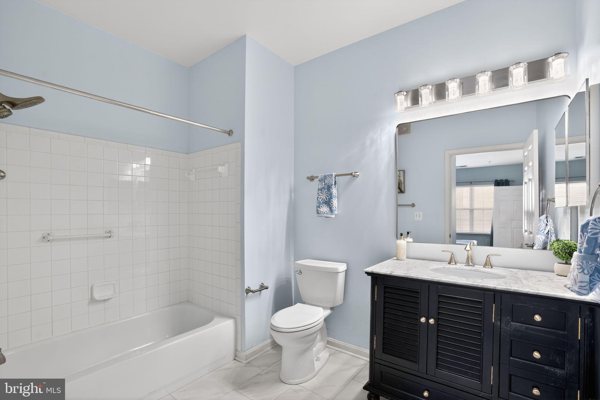 CAMERON GROVE CONDO IV> - Residential