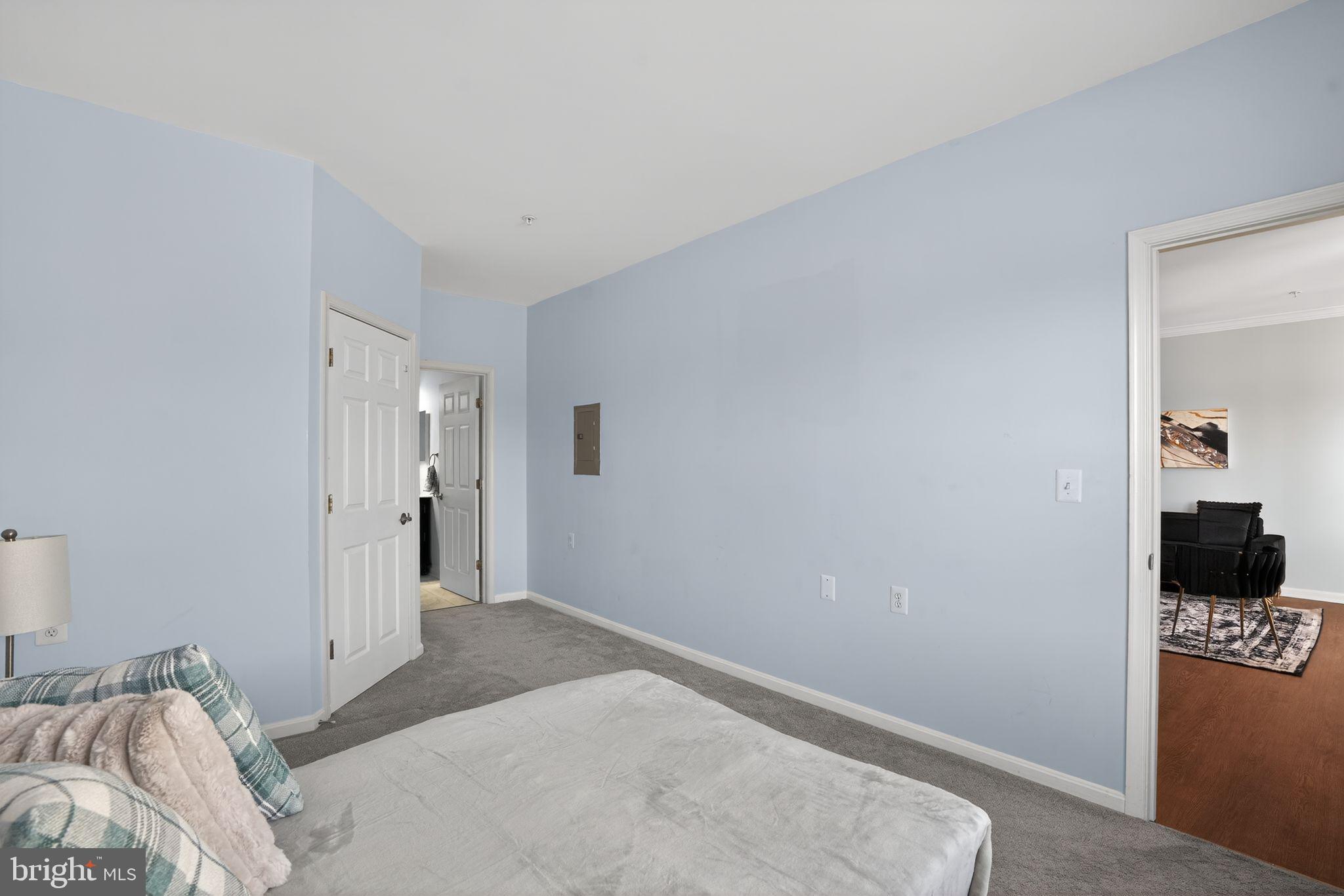 CAMERON GROVE CONDO IV> - Residential