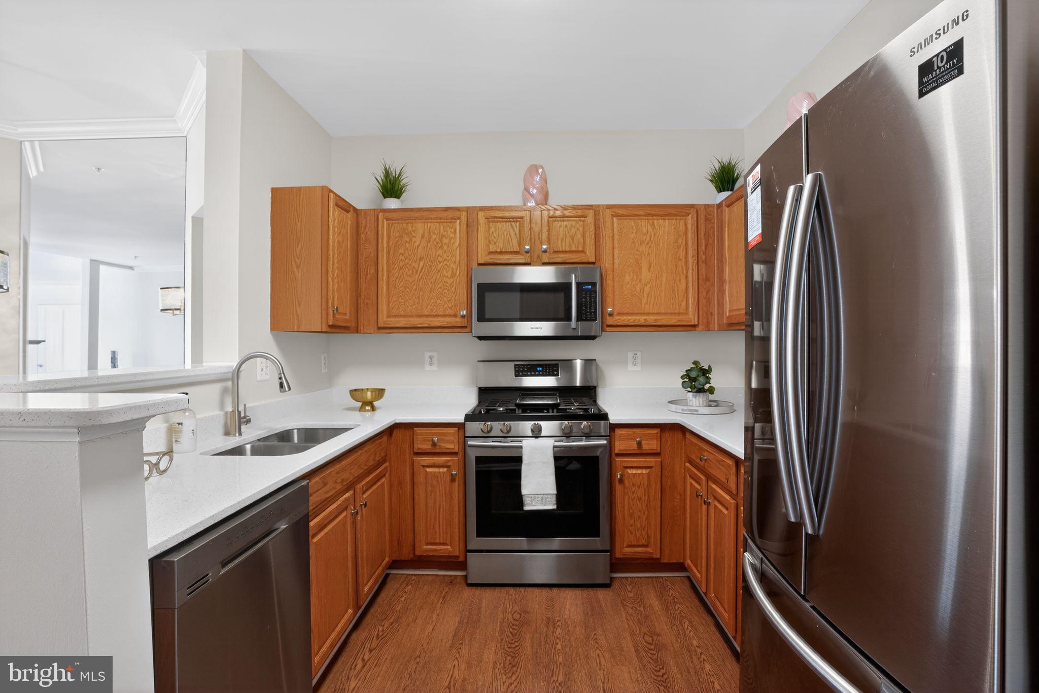 CAMERON GROVE CONDO IV> - Residential