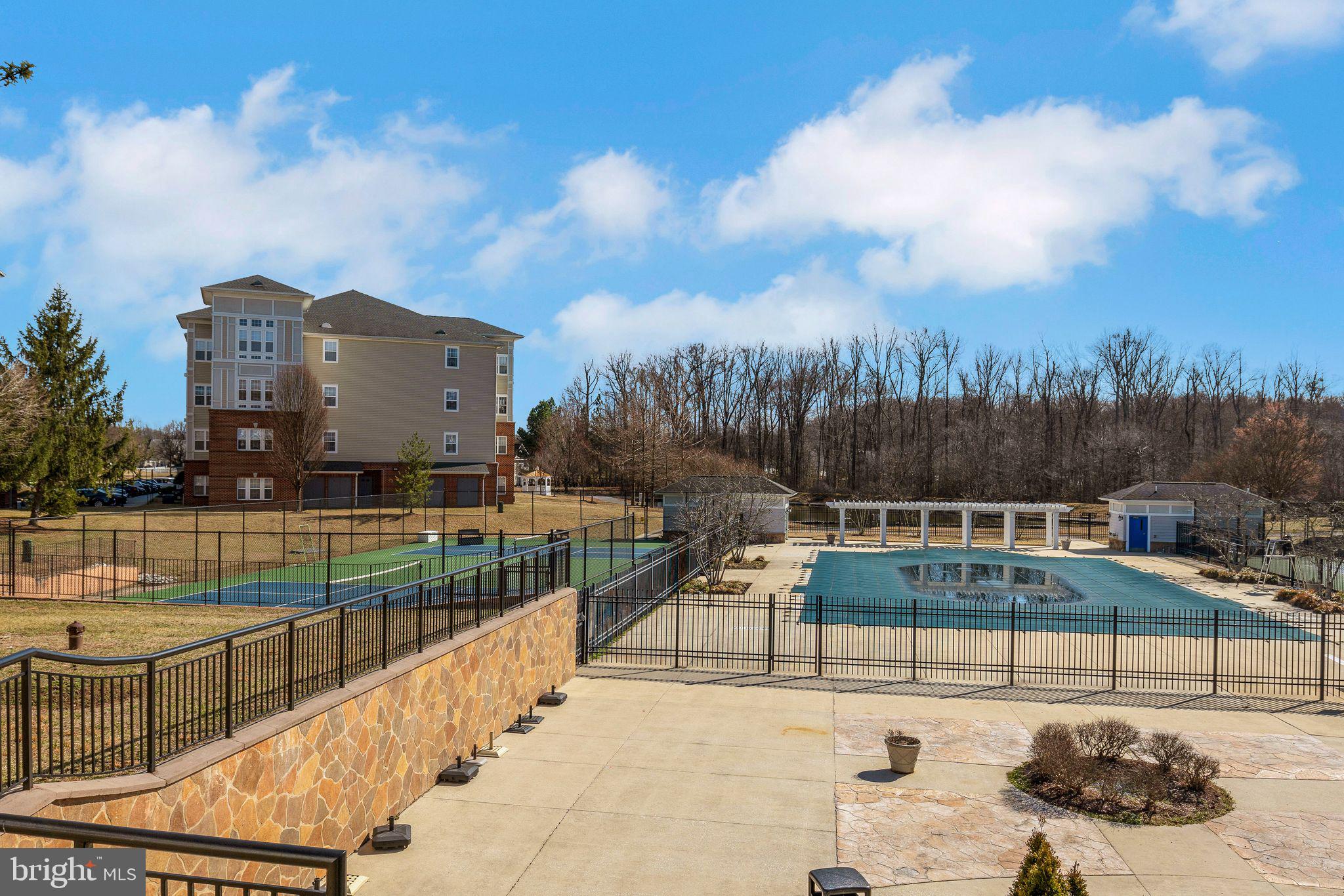 CAMERON GROVE CONDO IV> - Residential