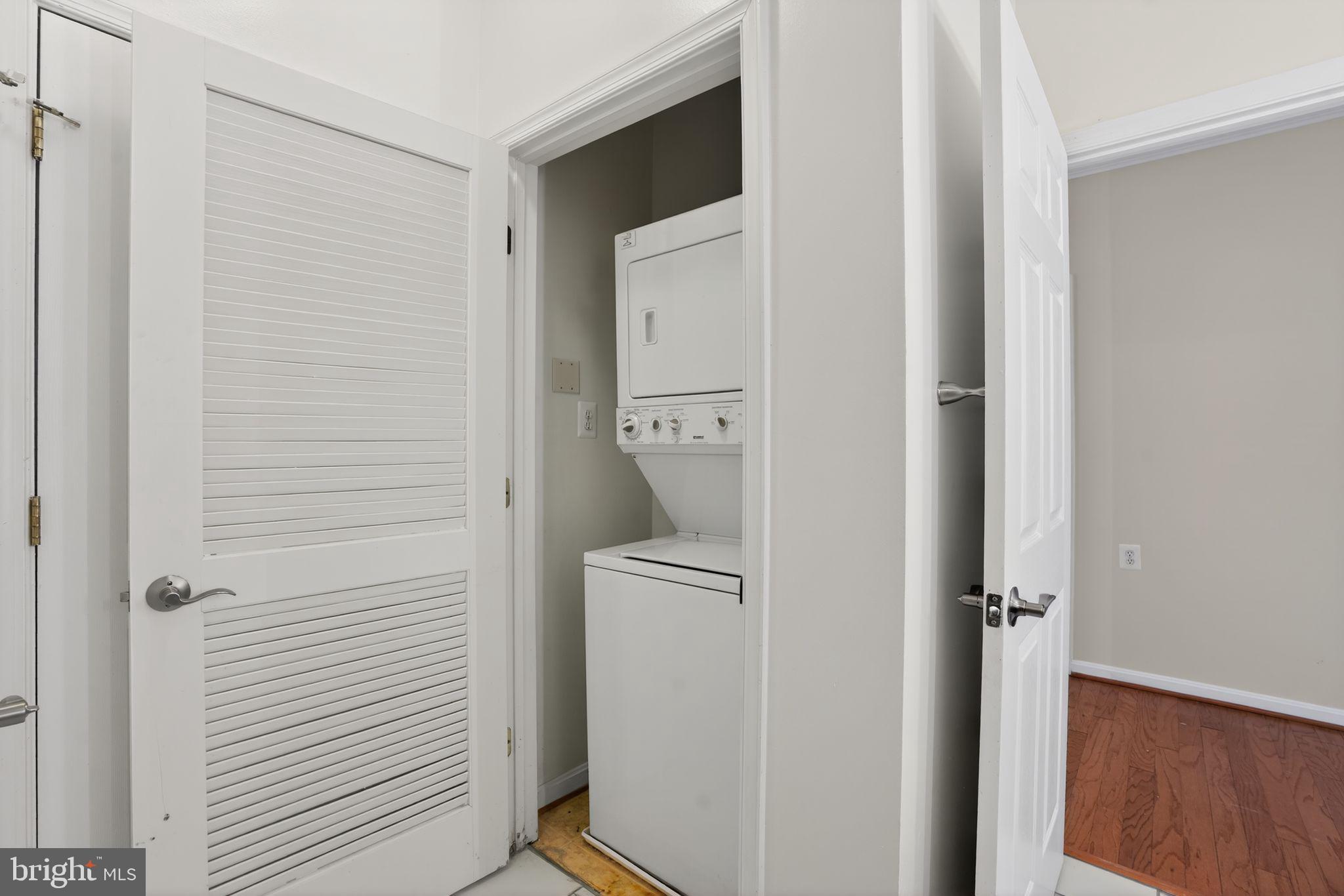 CAMERON GROVE CONDO IV> - Residential