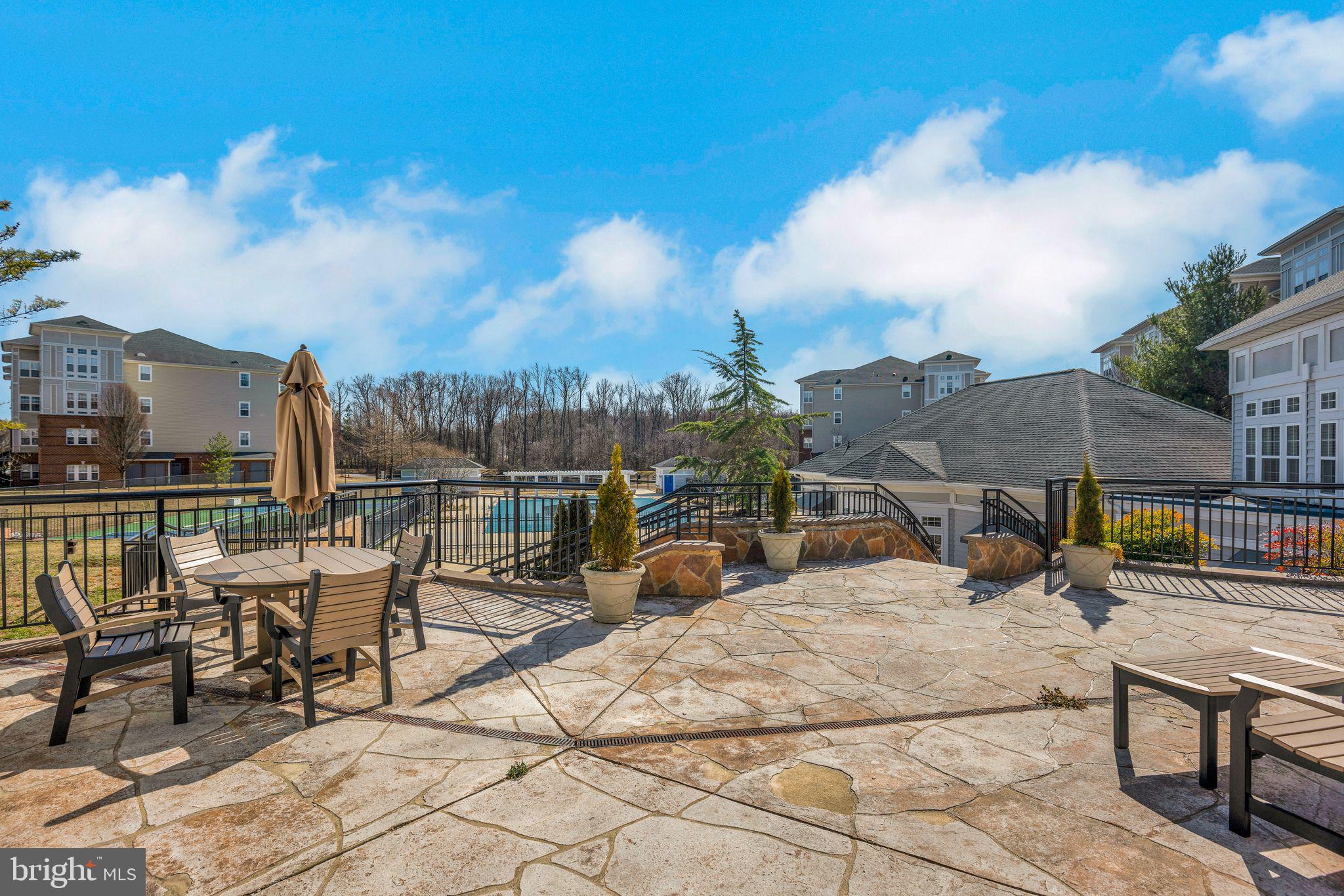 CAMERON GROVE CONDO IV> - Residential