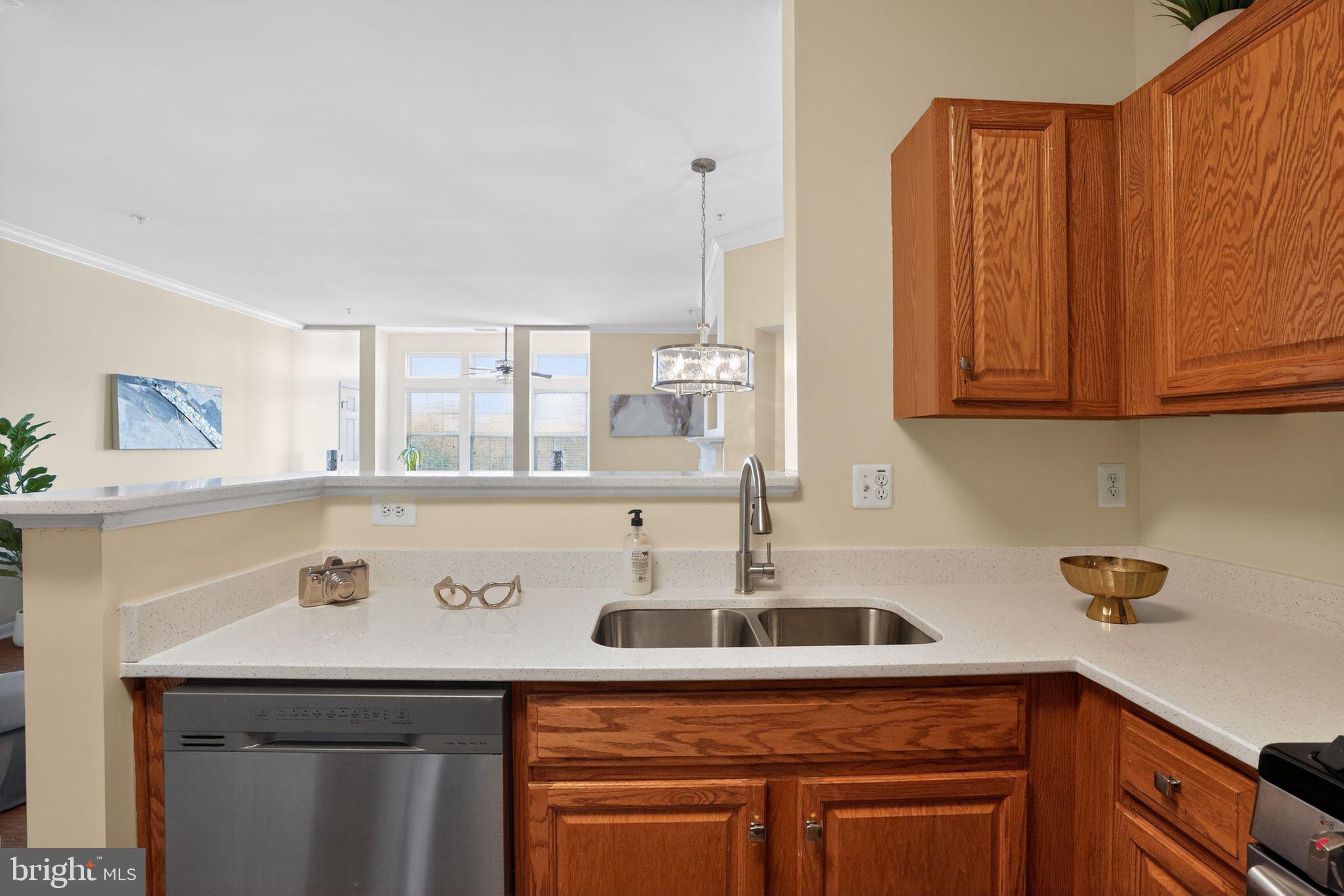 CAMERON GROVE CONDO IV> - Residential
