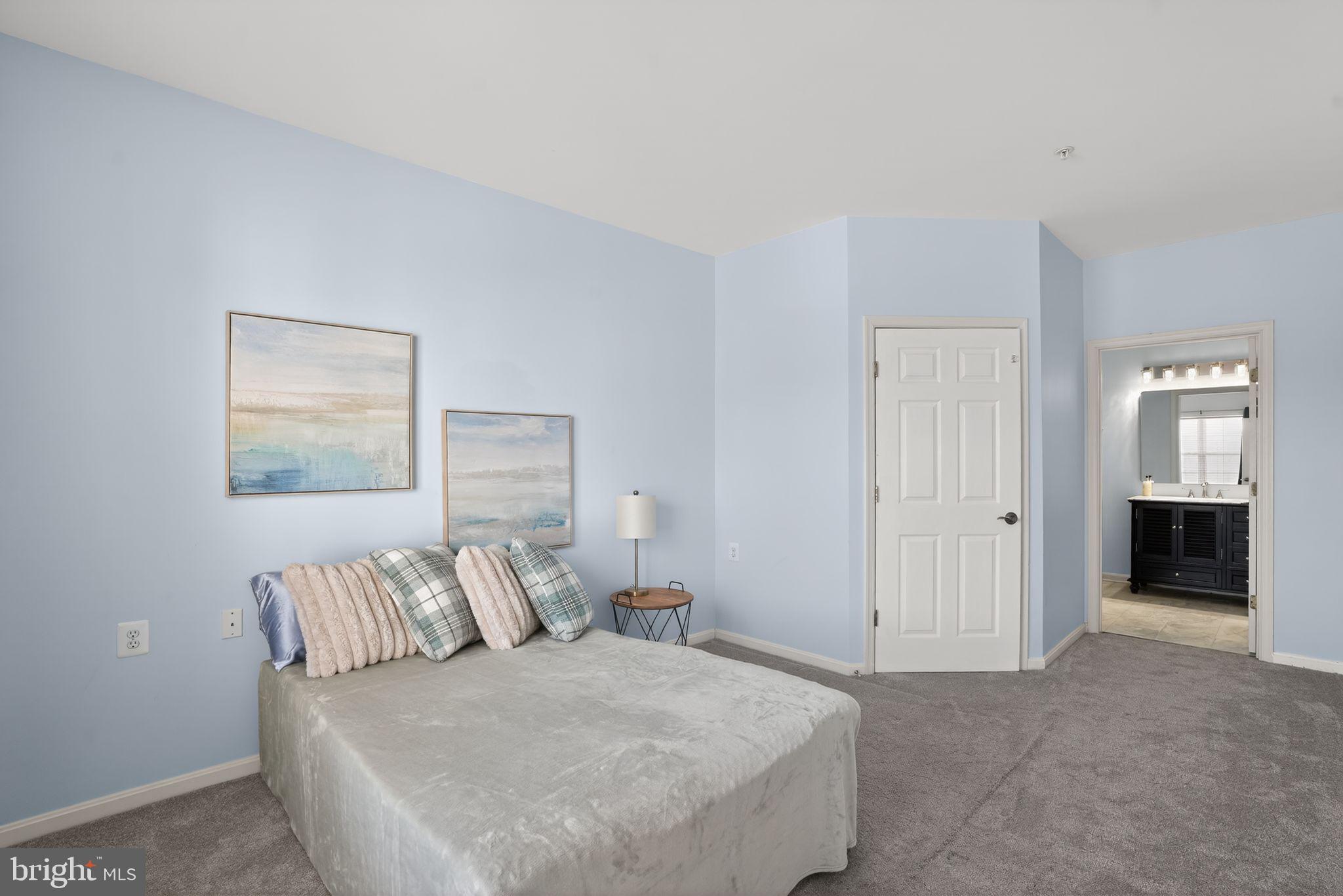 CAMERON GROVE CONDO IV> - Residential