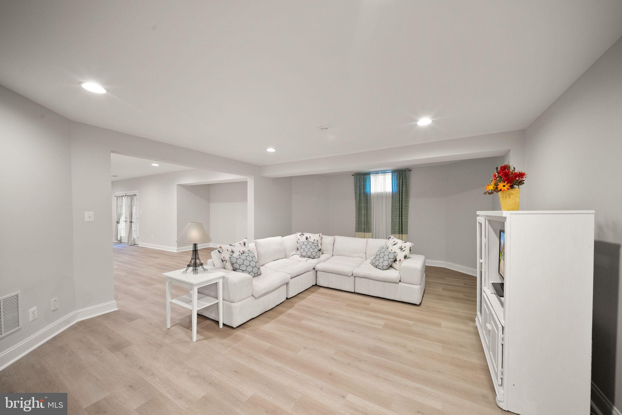 LANSDOWNE ON THE POTOMAC - Residential