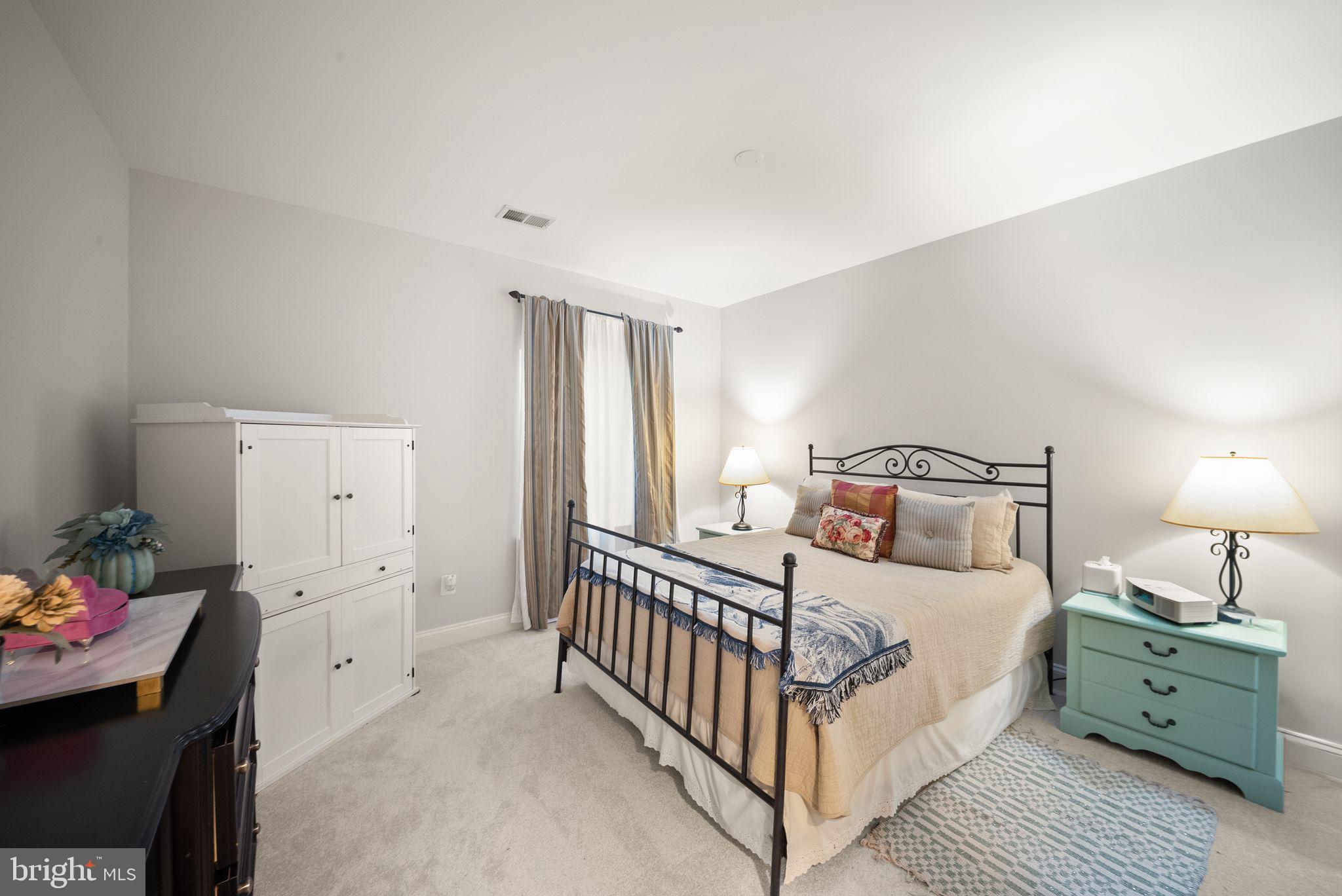 LANSDOWNE ON THE POTOMAC - Residential