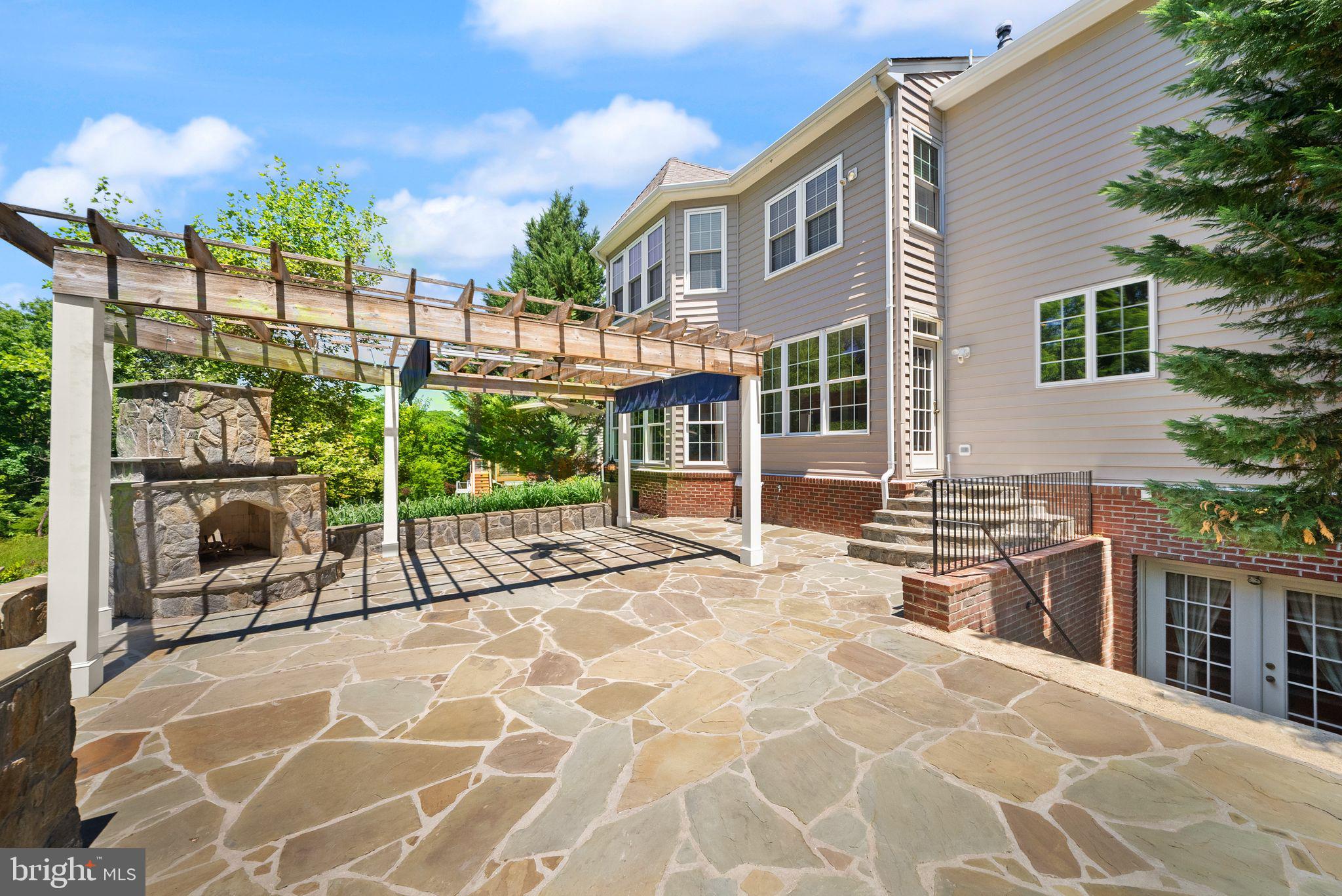 LANSDOWNE ON THE POTOMAC - Residential