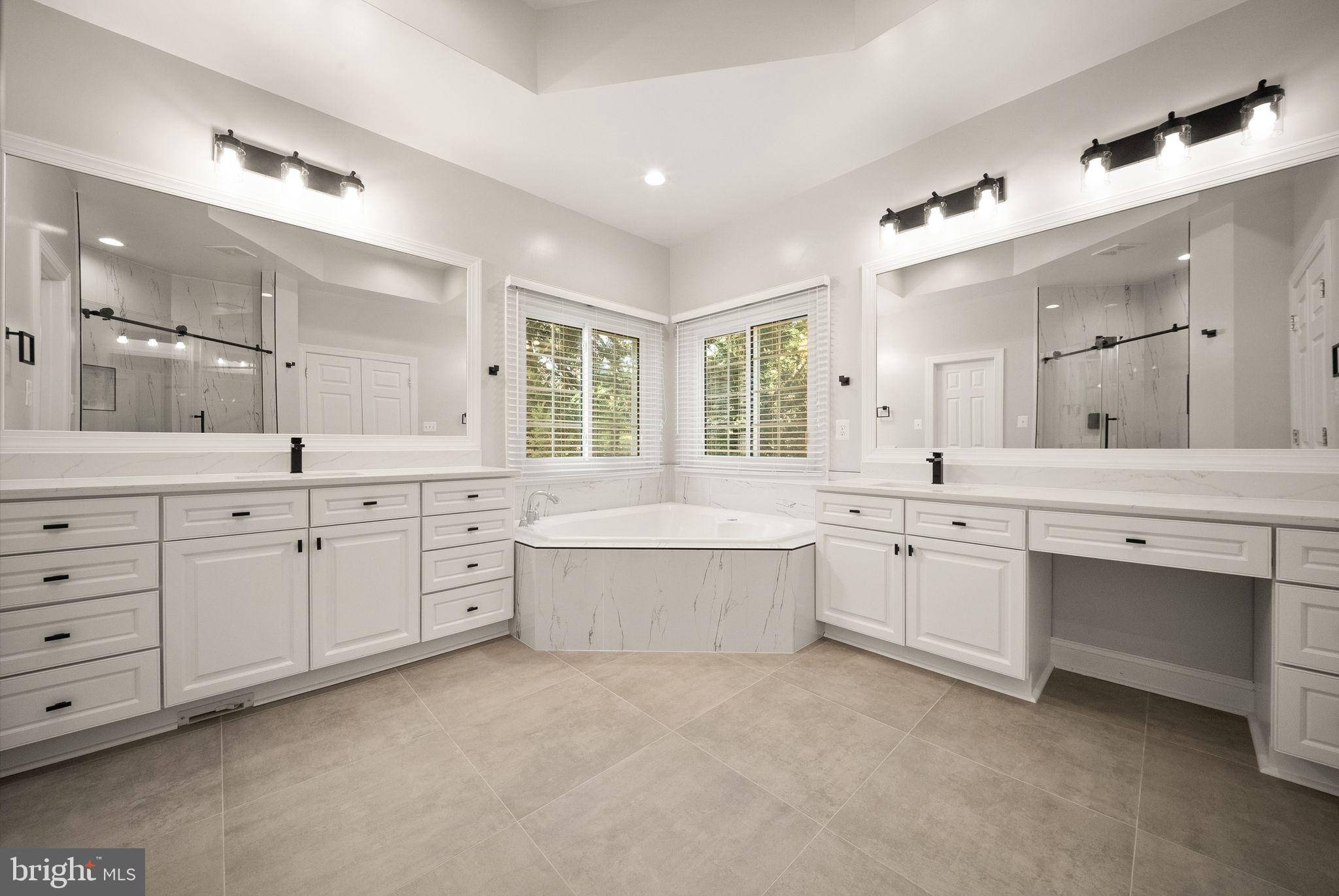 LANSDOWNE ON THE POTOMAC - Residential