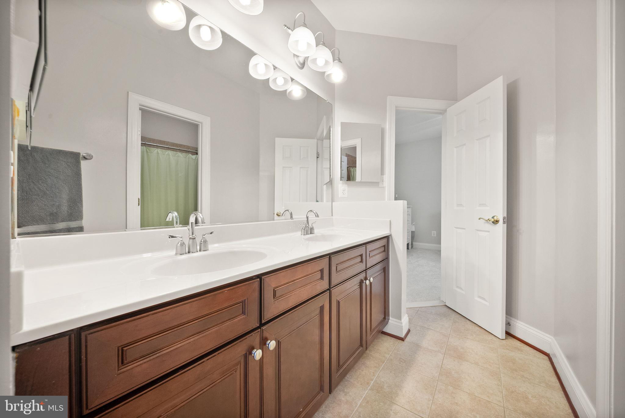 LANSDOWNE ON THE POTOMAC - Residential