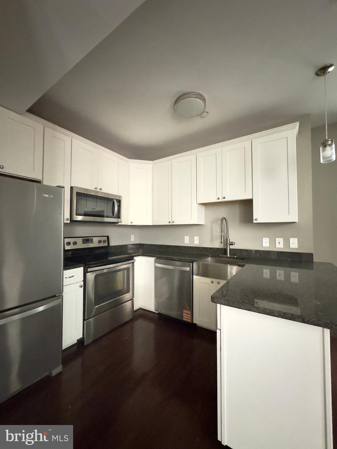 DOWNTOWN - Residential Lease