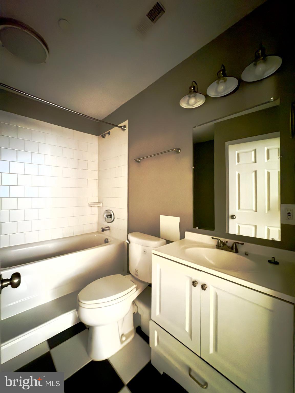 DOWNTOWN - Residential Lease