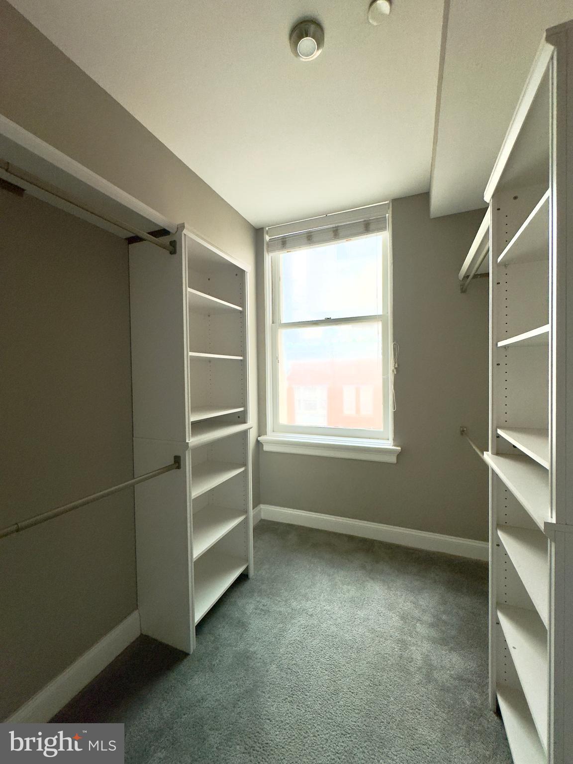 DOWNTOWN - Residential Lease