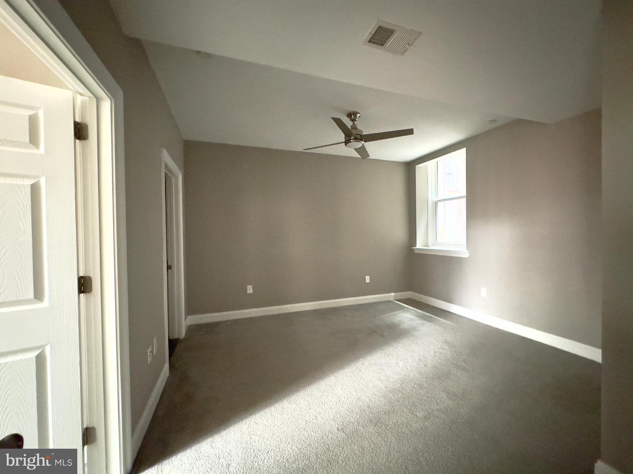 DOWNTOWN - Residential Lease