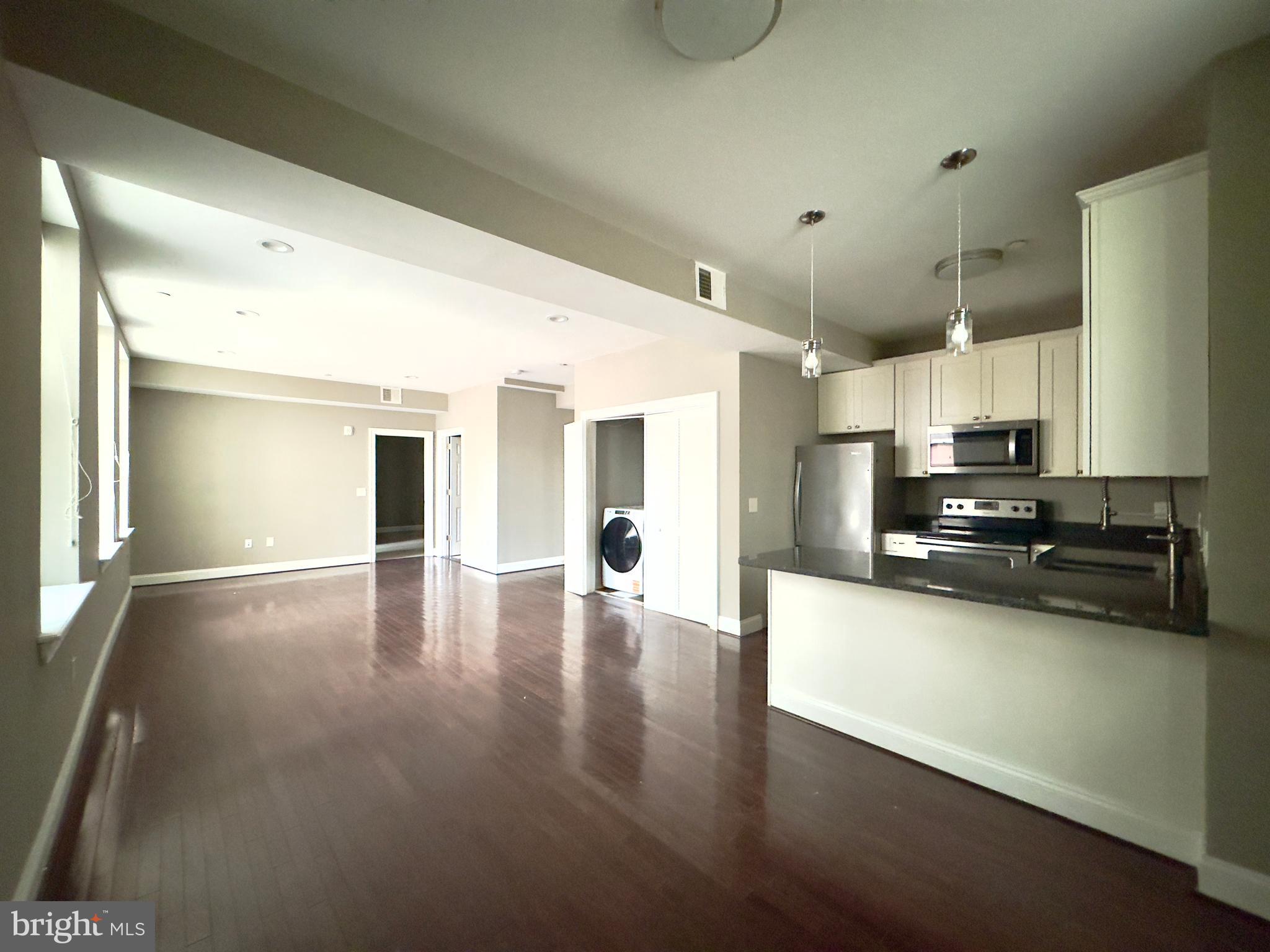 DOWNTOWN - Residential Lease