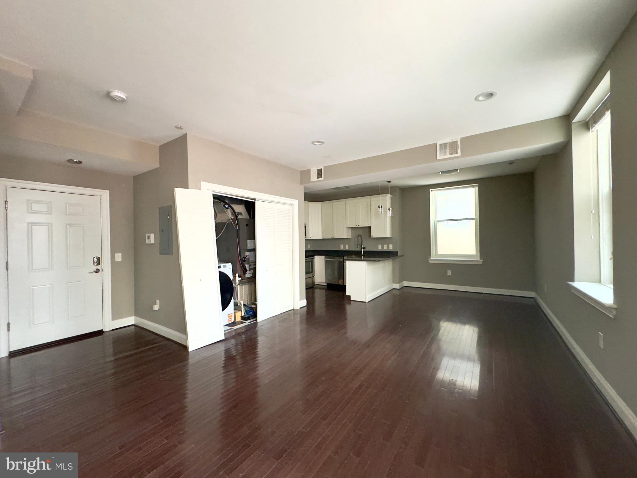 DOWNTOWN - Residential Lease