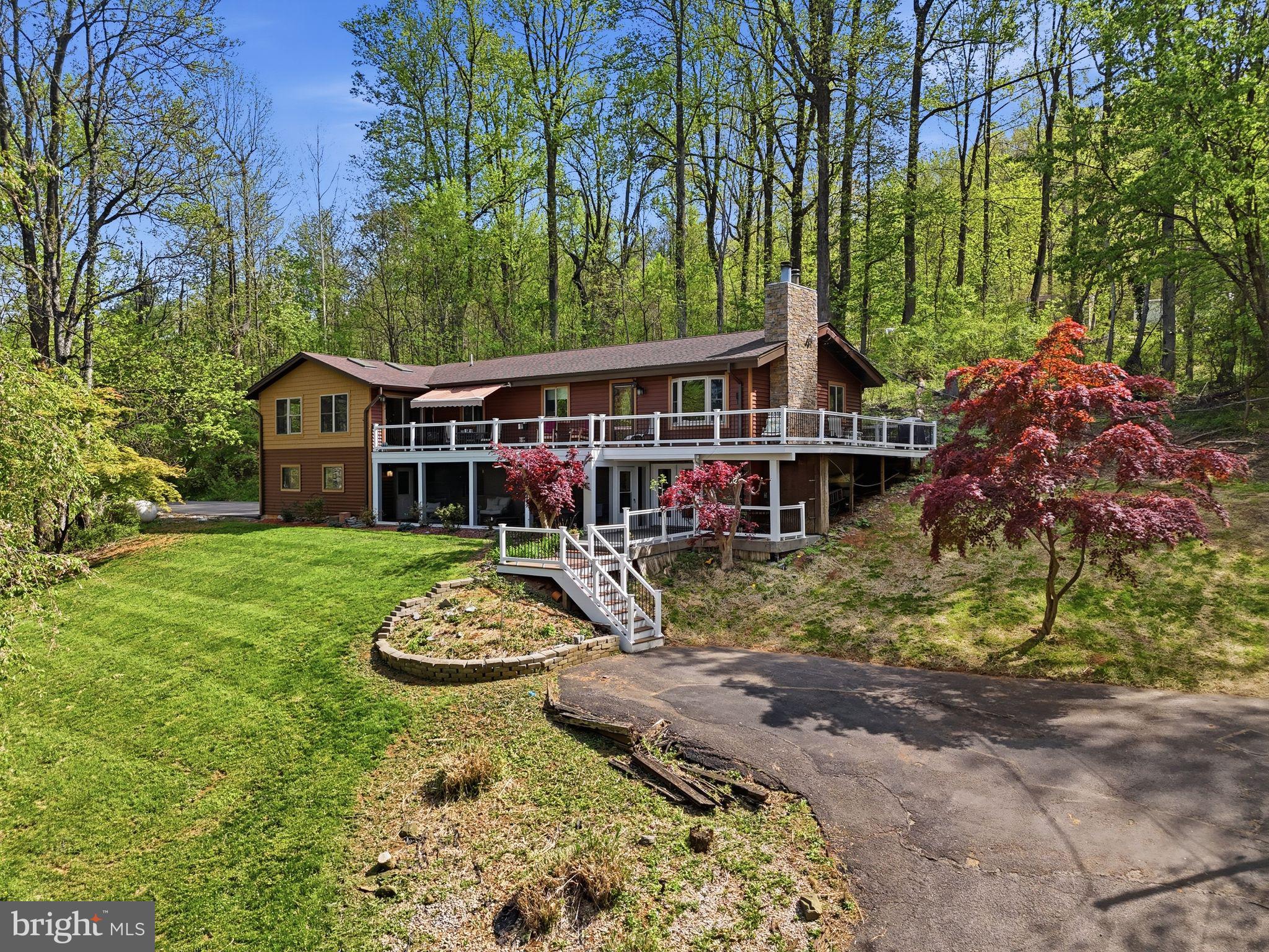 LAKE FRONT ROYAL - Residential