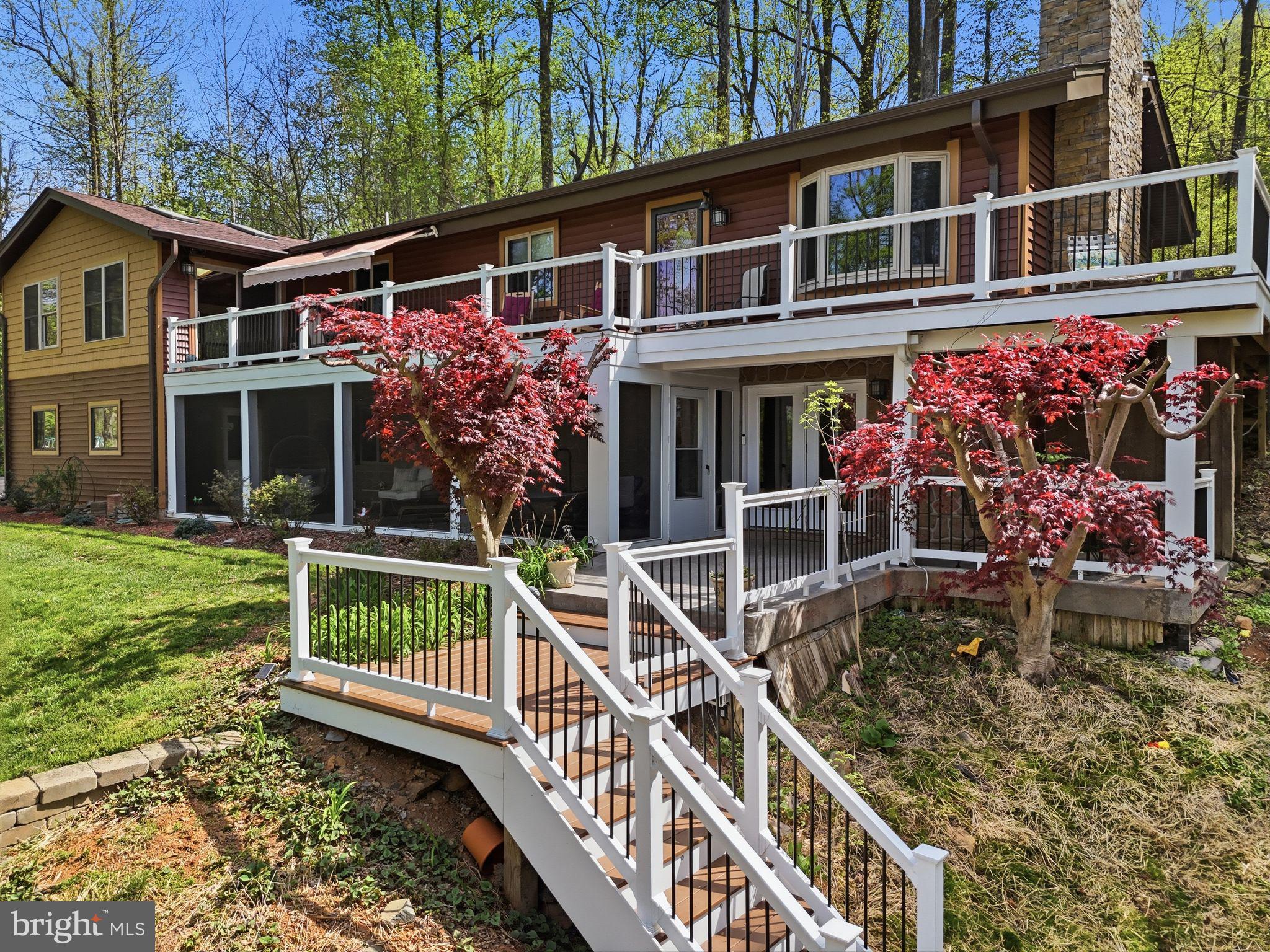 LAKE FRONT ROYAL - Residential