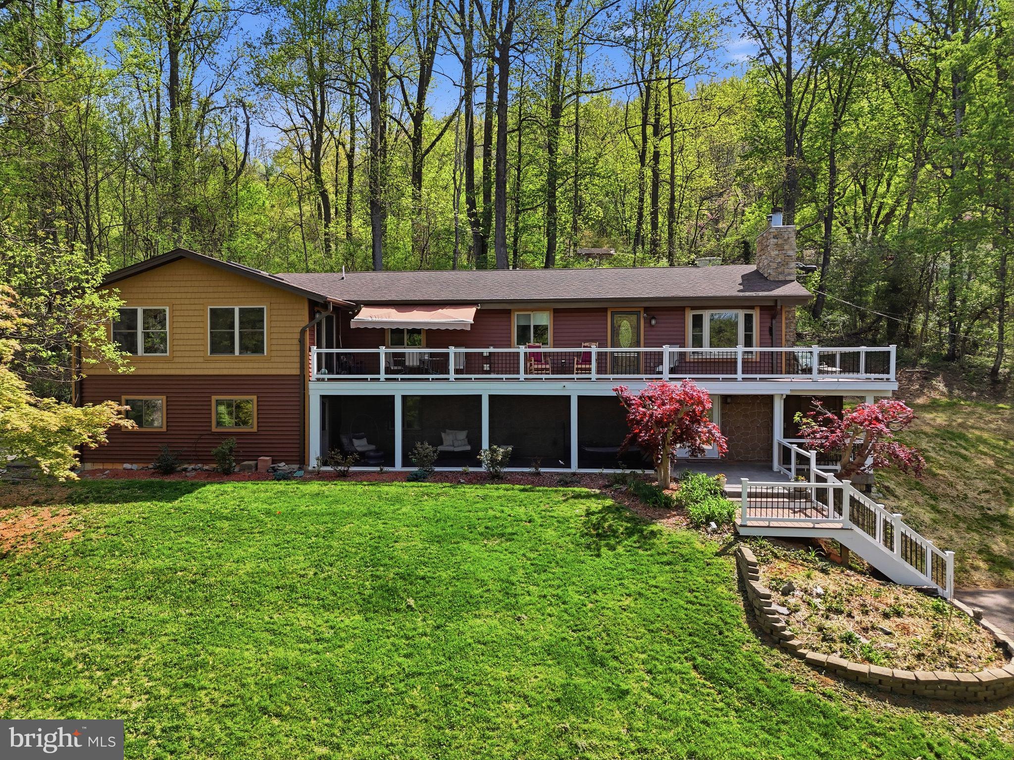LAKE FRONT ROYAL - Residential