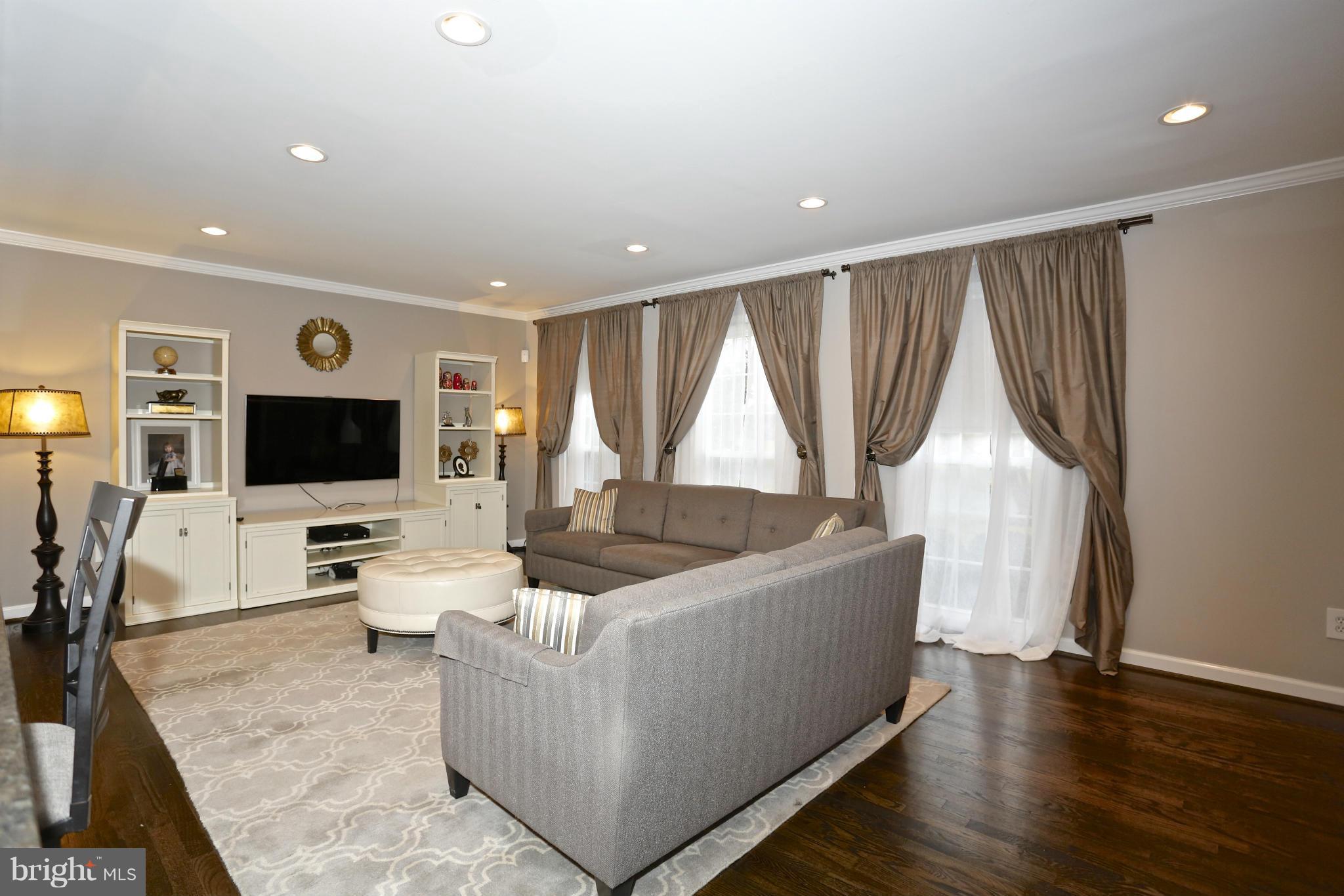 FOX HILLS - Residential