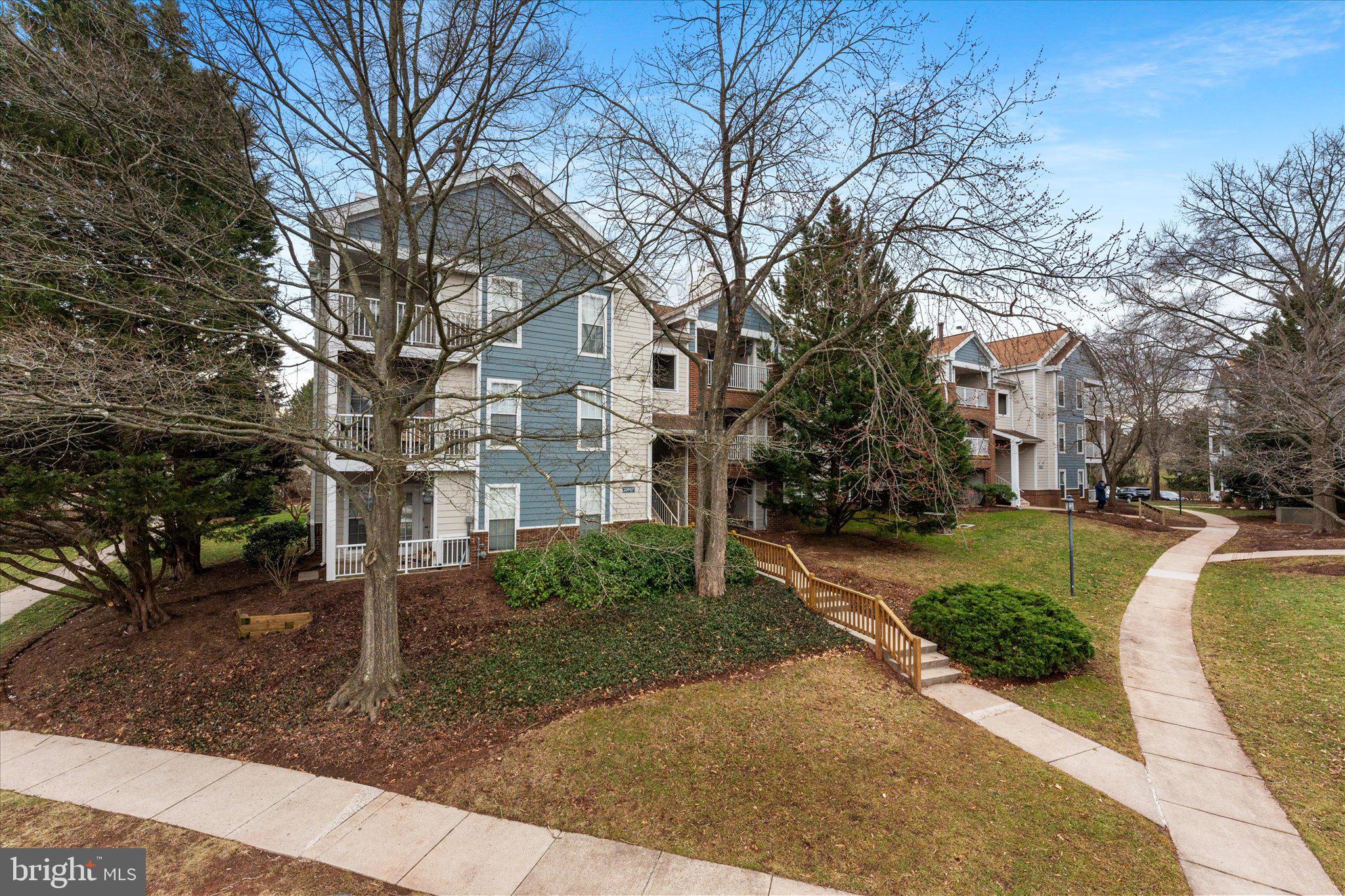 ASHBURN FARM - Residential Lease