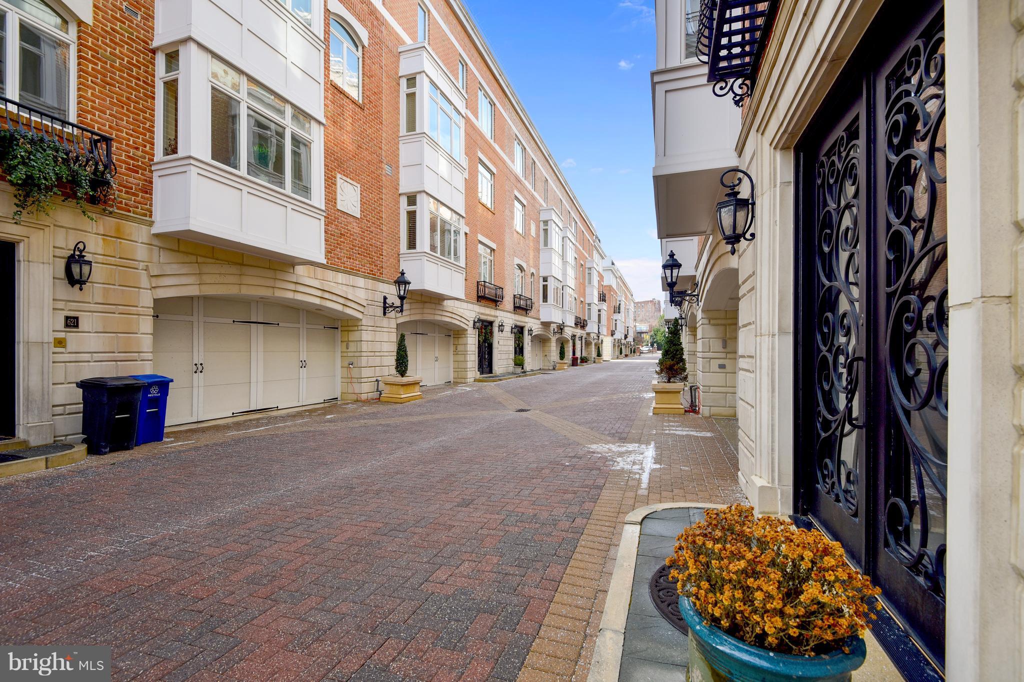 PIER HOMES AT HARBORVIEW - Residential