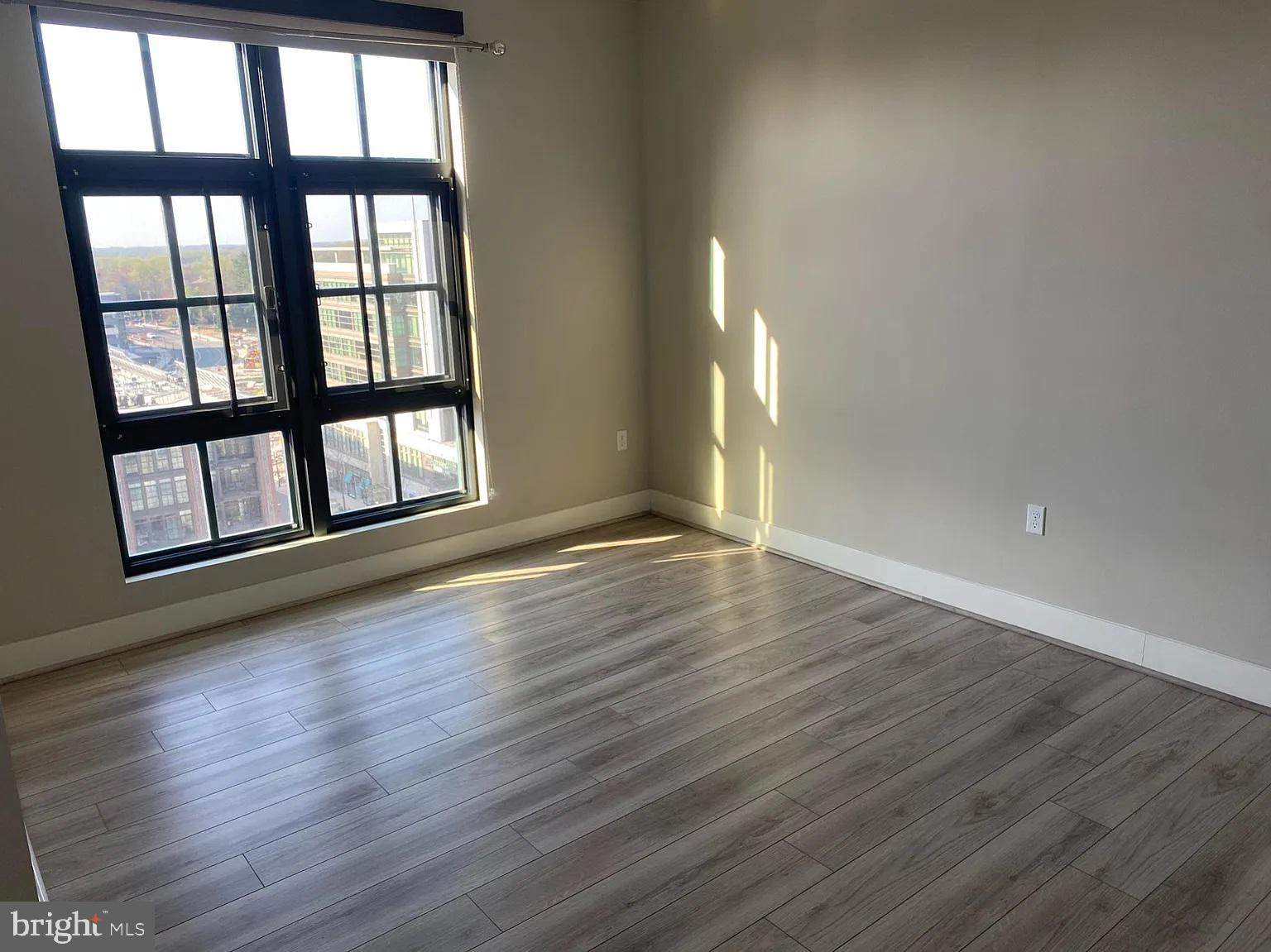 PIKE AND ROSE - Residential