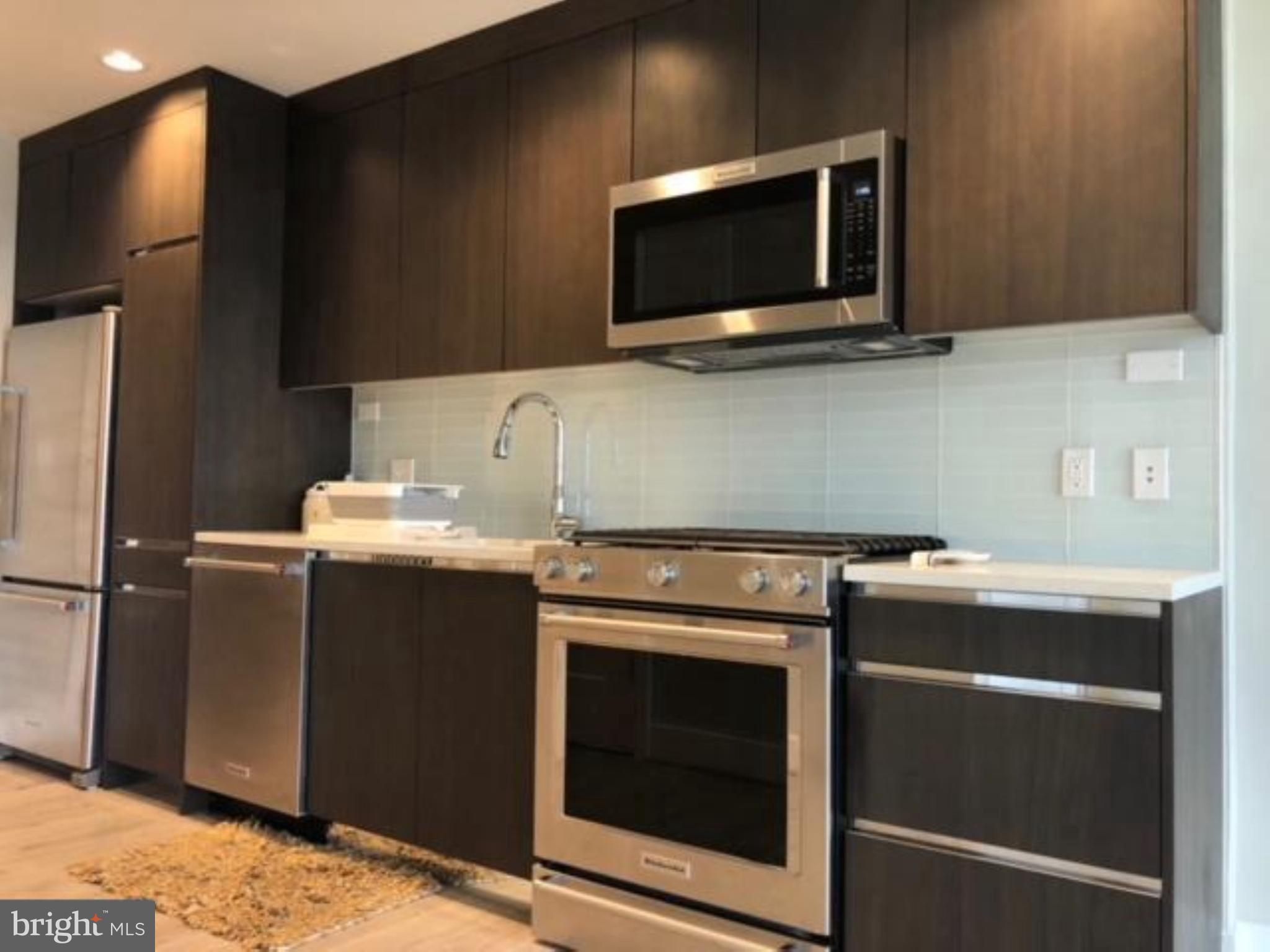 PIKE AND ROSE - Residential