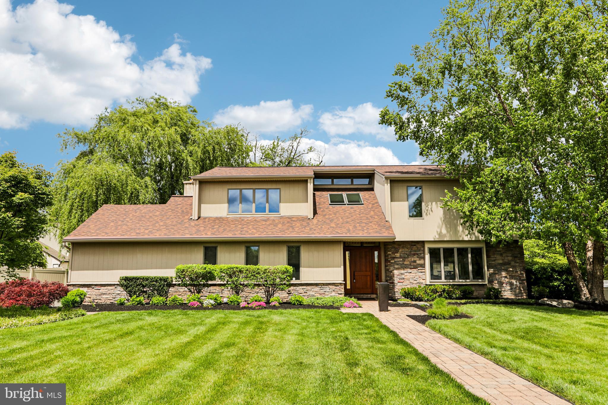 BRENTWOOD MANOR - Residential