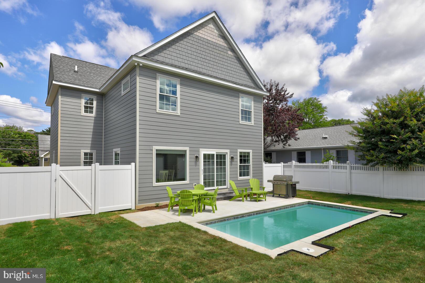 COUNTRY CLUB ESTATES - Residential